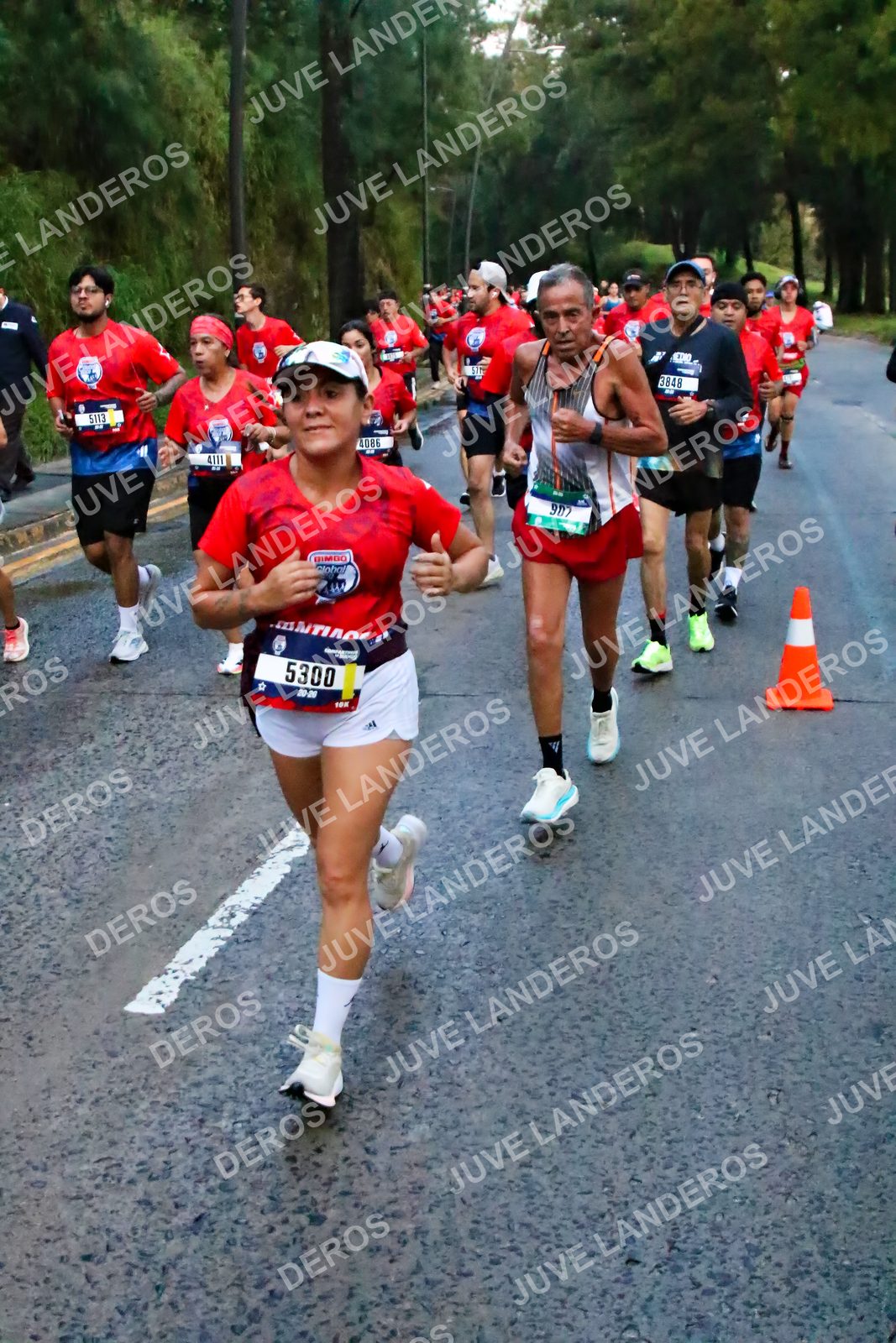 Foto de la CARRERA BIMBO GLOBAL RACE GUADALAJARA en Centro Comercial Andares, Blvd. Puerta de Hierro 4965, Zapopan a las 06:40 · dorsal 5300, 3848, 4086, 5113