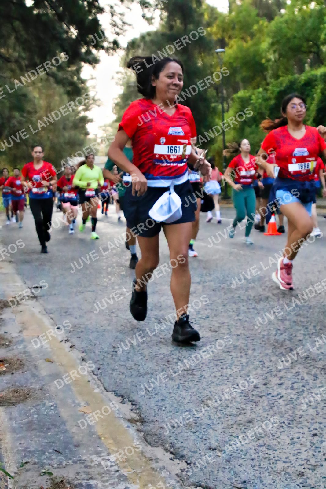 Foto de la CARRERA BIMBO GLOBAL RACE GUADALAJARA en Centro Comercial Andares, Blvd. Puerta de Hierro 4965, Zapopan a las 06:55 · dorsal 1661, 1998