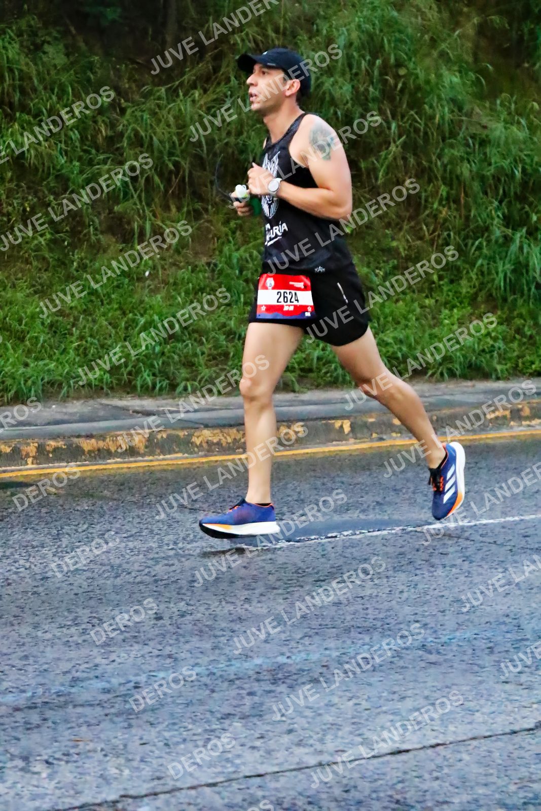 Foto de la CARRERA BIMBO GLOBAL RACE GUADALAJARA en Centro Comercial Andares, Blvd. Puerta de Hierro 4965, Zapopan a las 04:54 · dorsal 2624