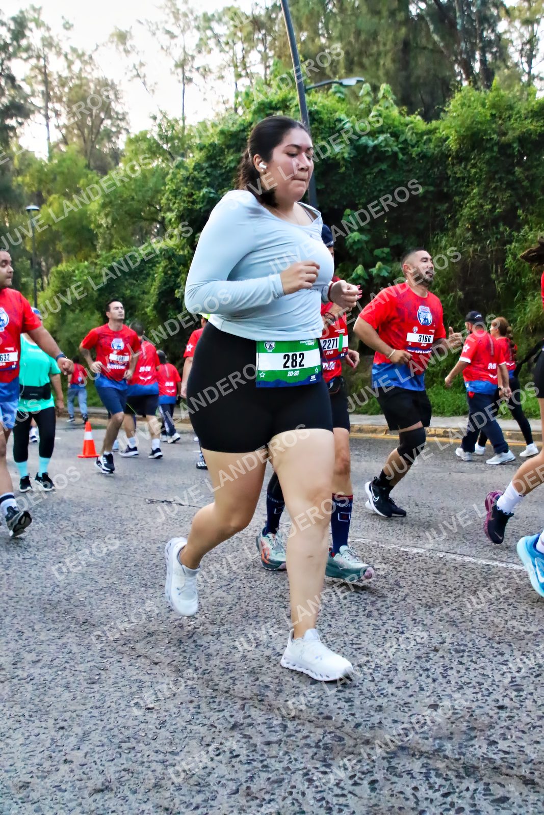 Foto de la CARRERA BIMBO GLOBAL RACE GUADALAJARA en Centro Comercial Andares, Blvd. Puerta de Hierro 4965, Zapopan a las 07:03 · dorsal 282, 2271, 632, 3166