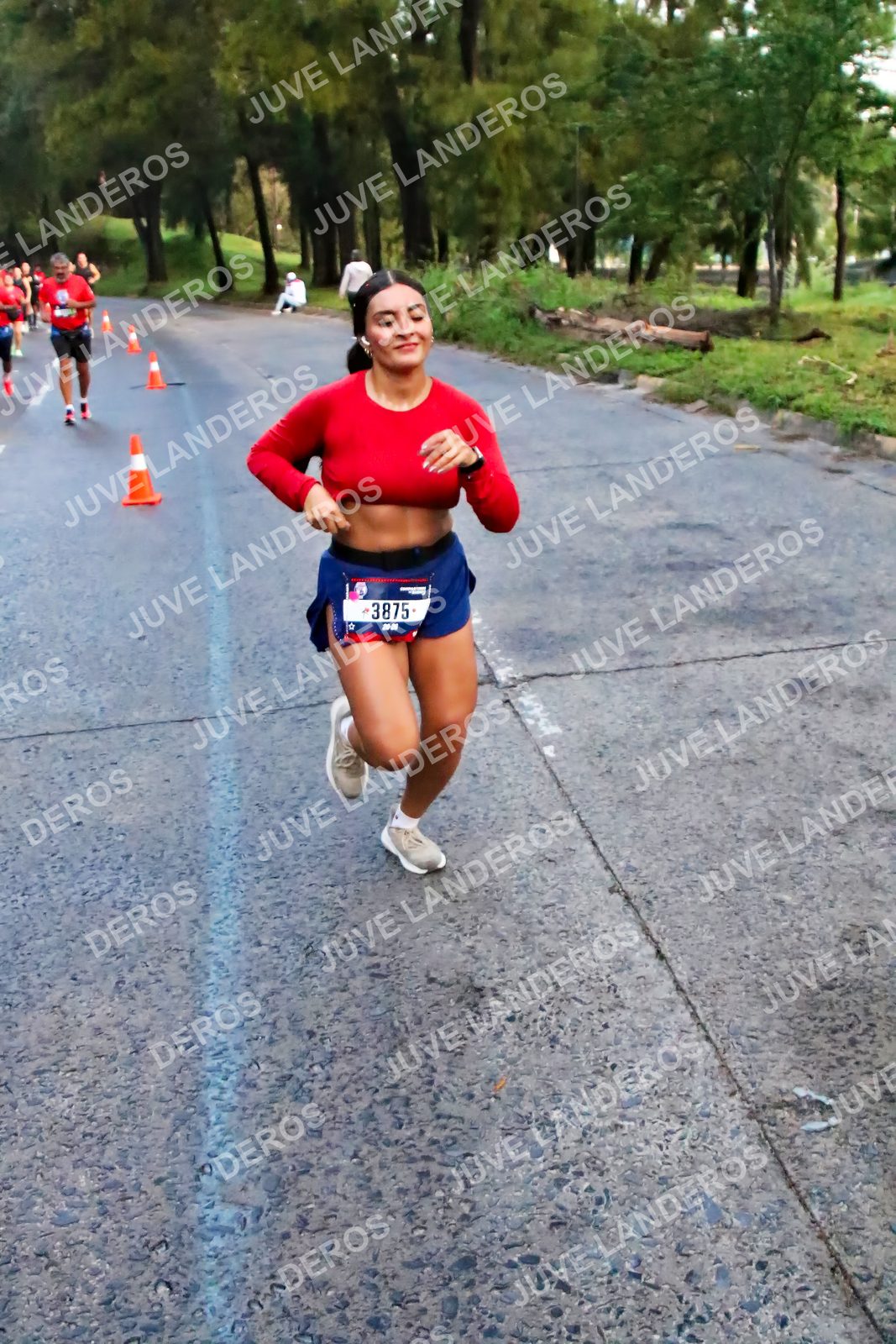 Foto de la CARRERA BIMBO GLOBAL RACE GUADALAJARA en Centro Comercial Andares, Blvd. Puerta de Hierro 4965, Zapopan a las 04:51 · dorsal 3875