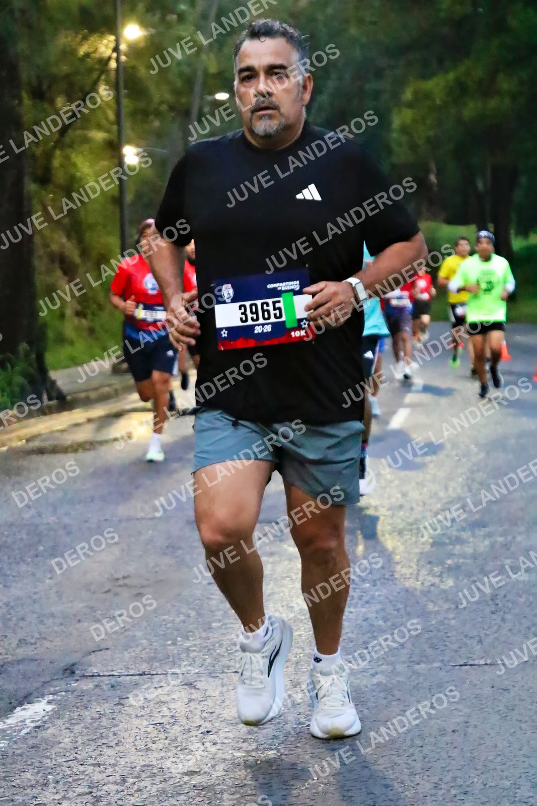 Foto de la CARRERA BIMBO GLOBAL RACE GUADALAJARA en Centro Comercial Andares, Blvd. Puerta de Hierro 4965, Zapopan a las 06:39 · dorsal 3965