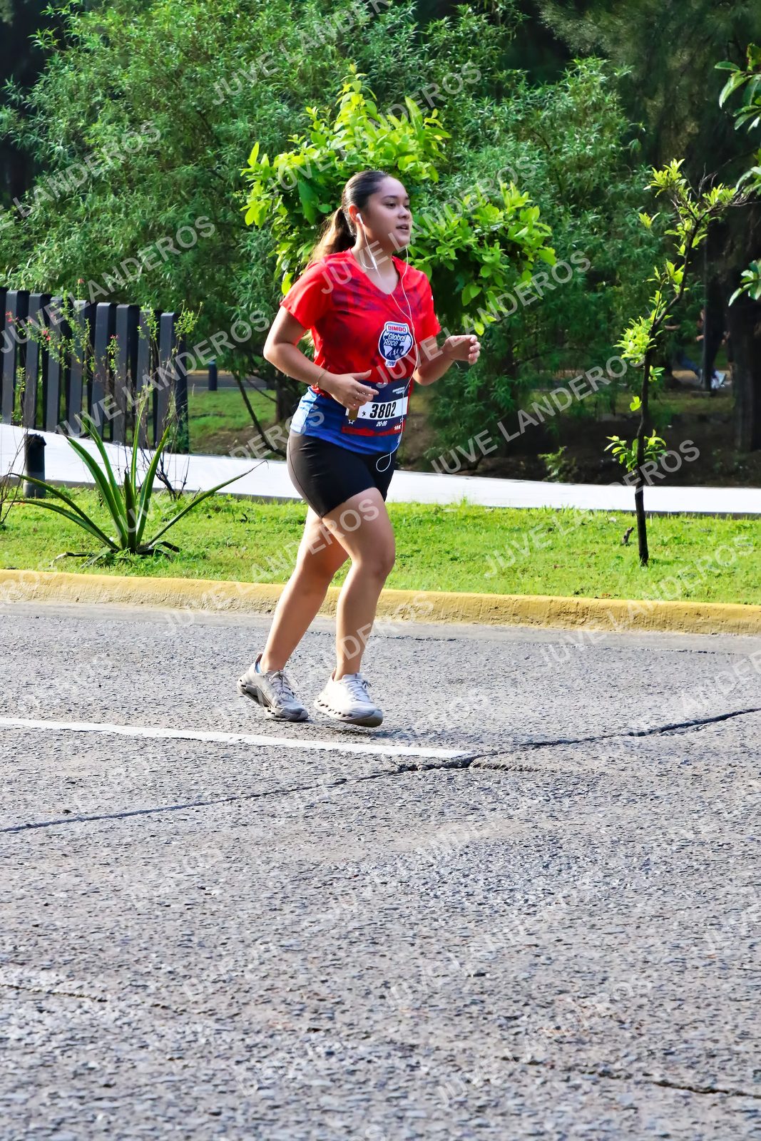 Foto de la CARRERA BIMBO GLOBAL RACE GUADALAJARA en Centro Comercial Andares, Blvd. Puerta de Hierro 4965, Zapopan a las 07:46 · dorsal 3802