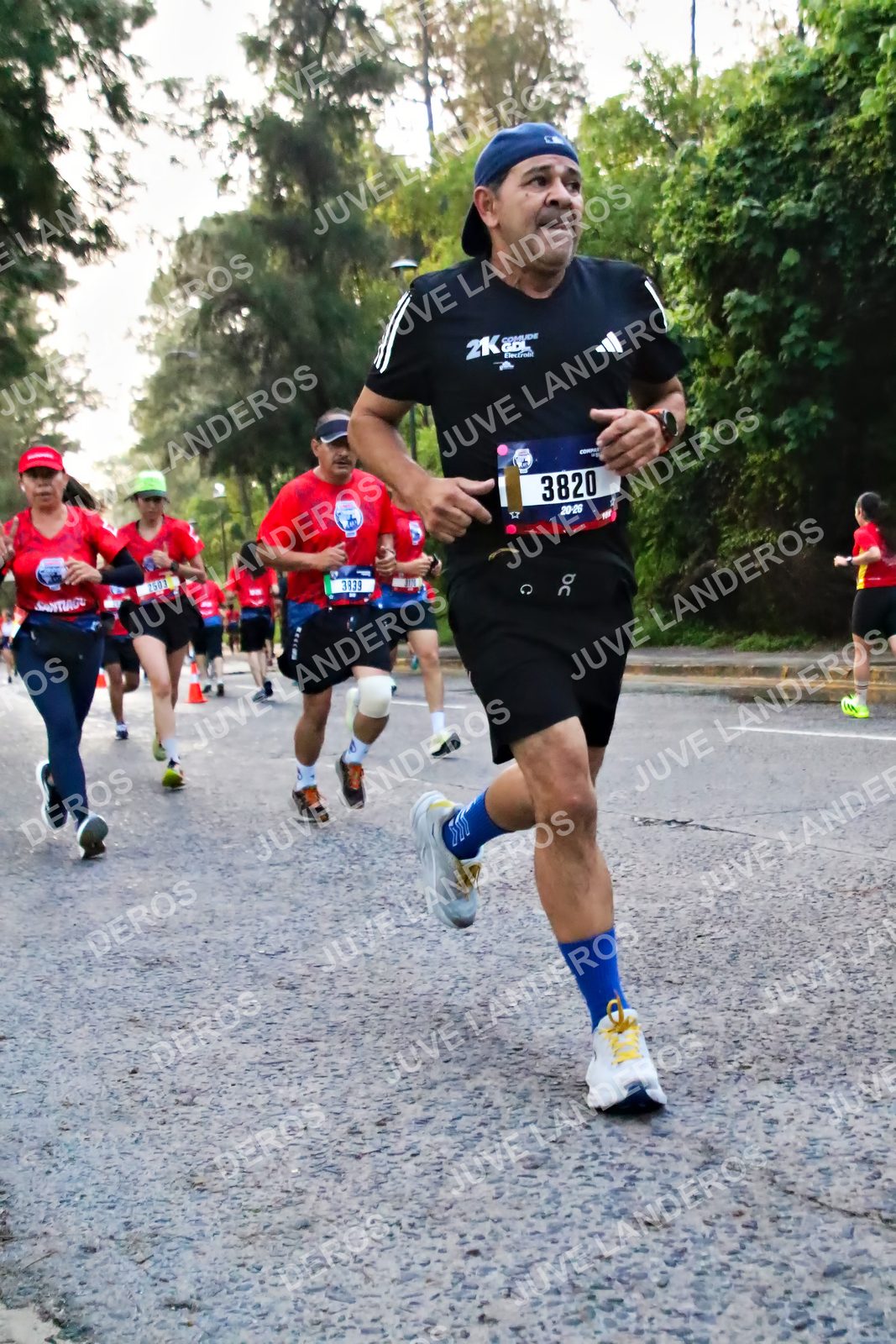Foto de la CARRERA BIMBO GLOBAL RACE GUADALAJARA en Centro Comercial Andares, Blvd. Puerta de Hierro 4965, Zapopan a las 04:59 · dorsal 3820, 2503, 3939