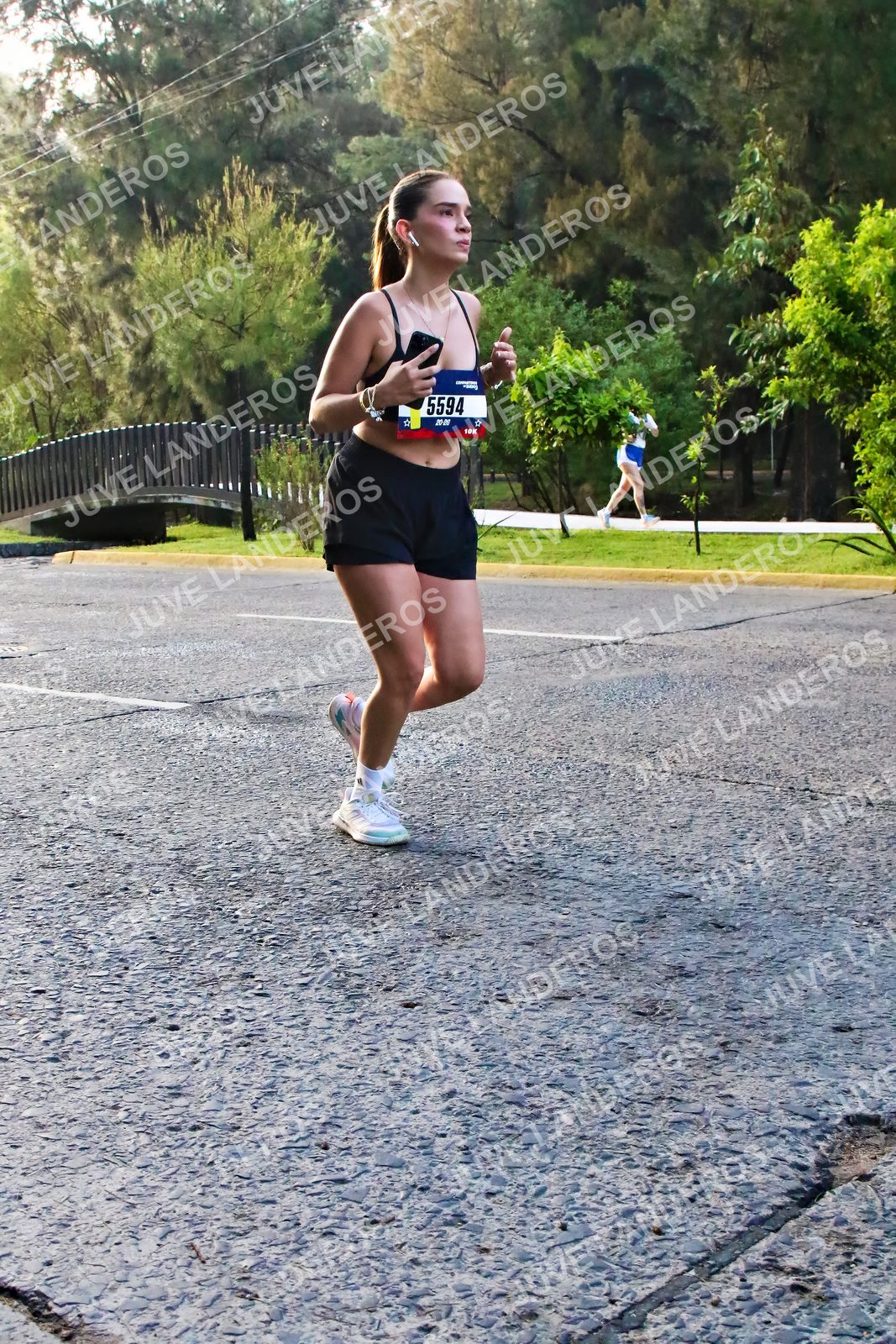 Foto de la CARRERA BIMBO GLOBAL RACE GUADALAJARA en Centro Comercial Andares, Blvd. Puerta de Hierro 4965, Zapopan a las 07:34 · dorsal 5594