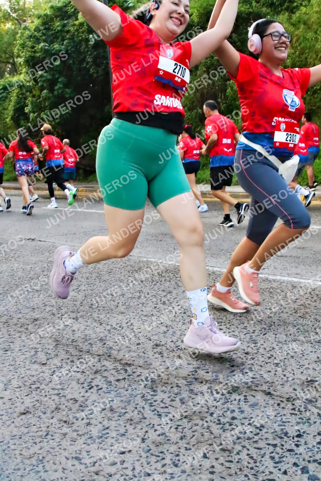 Foto de la CARRERA BIMBO GLOBAL RACE GUADALAJARA en Centro Comercial Andares, Blvd. Puerta de Hierro 4965, Zapopan a las 06:56 · dorsal 2710, 2302