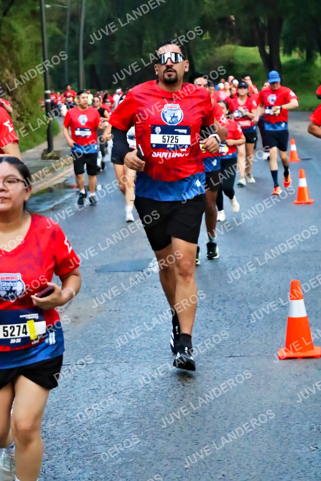 Foto de la CARRERA BIMBO GLOBAL RACE GUADALAJARA en Centro Comercial Andares, Blvd. Puerta de Hierro 4965, Zapopan a las 04:50 · dorsal 5274, 5725