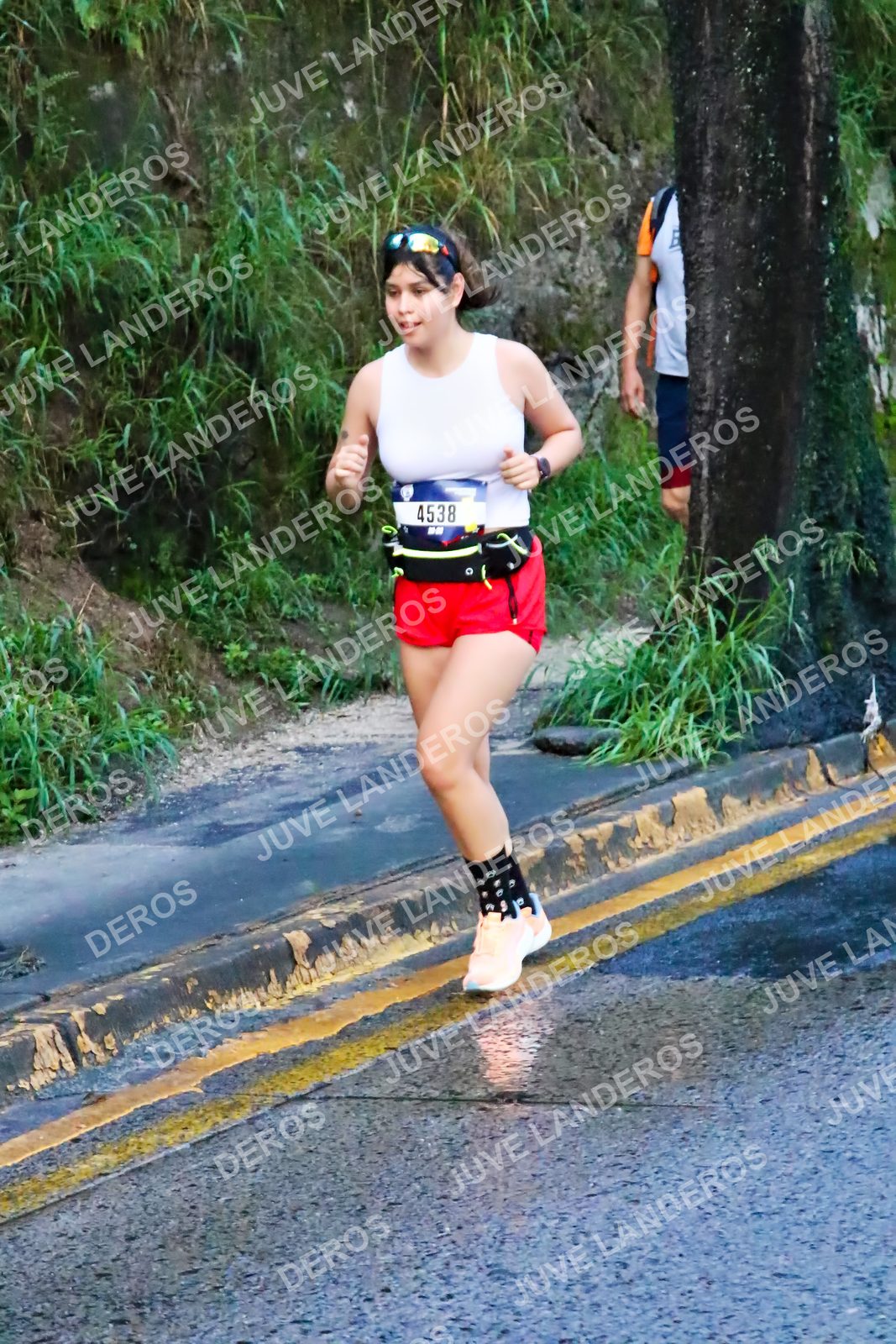Foto de la CARRERA BIMBO GLOBAL RACE GUADALAJARA en Centro Comercial Andares, Blvd. Puerta de Hierro 4965, Zapopan a las 04:52 · dorsal 4538
