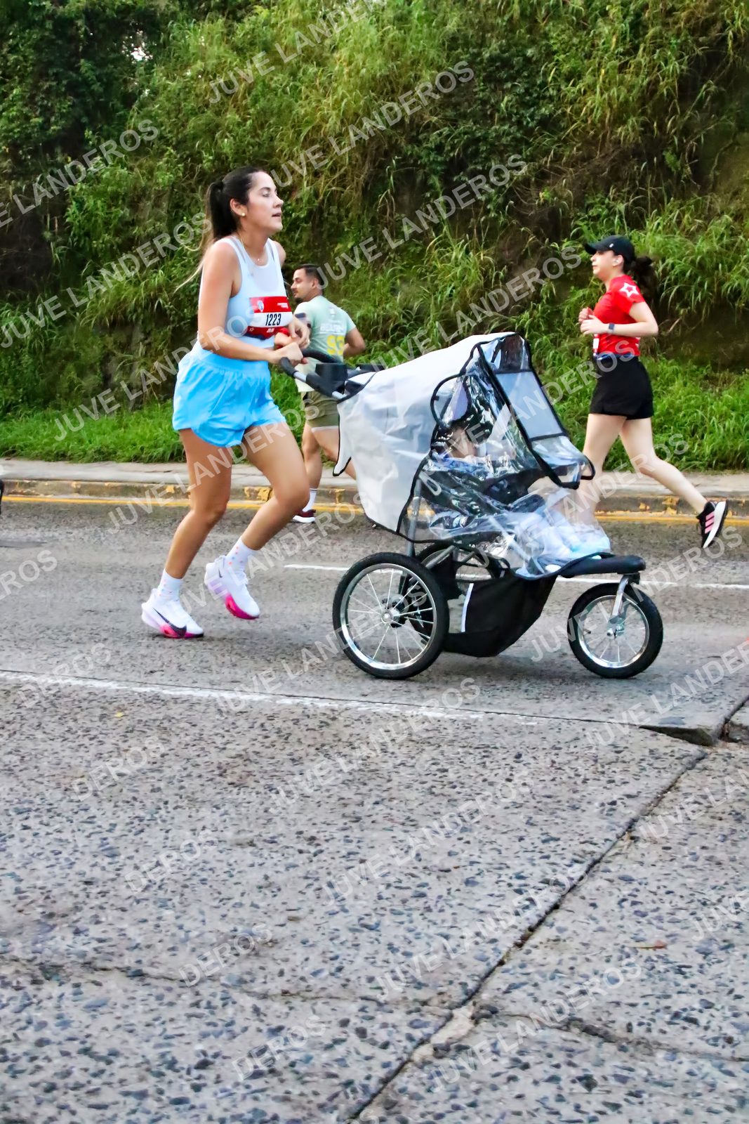 Foto de la CARRERA BIMBO GLOBAL RACE GUADALAJARA en Centro Comercial Andares, Blvd. Puerta de Hierro 4965, Zapopan a las 06:55 · dorsal 1223