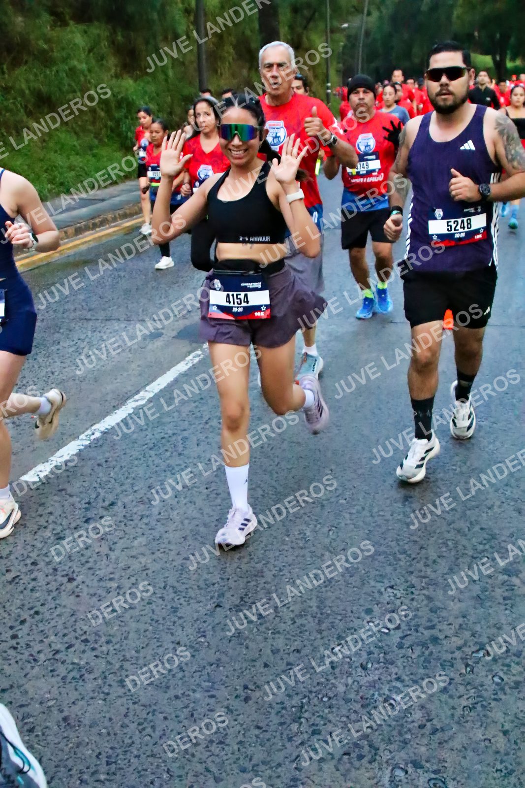 Foto de la CARRERA BIMBO GLOBAL RACE GUADALAJARA en Centro Comercial Andares, Blvd. Puerta de Hierro 4965, Zapopan a las 04:48 · dorsal 4154, 5248, 749