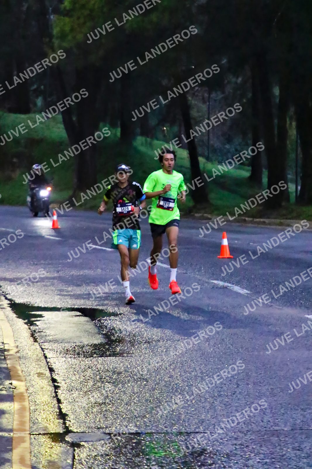 Foto de la CARRERA BIMBO GLOBAL RACE GUADALAJARA en Centro Comercial Andares, Blvd. Puerta de Hierro 4965, Zapopan a las 06:35 · dorsal 3810, 5429