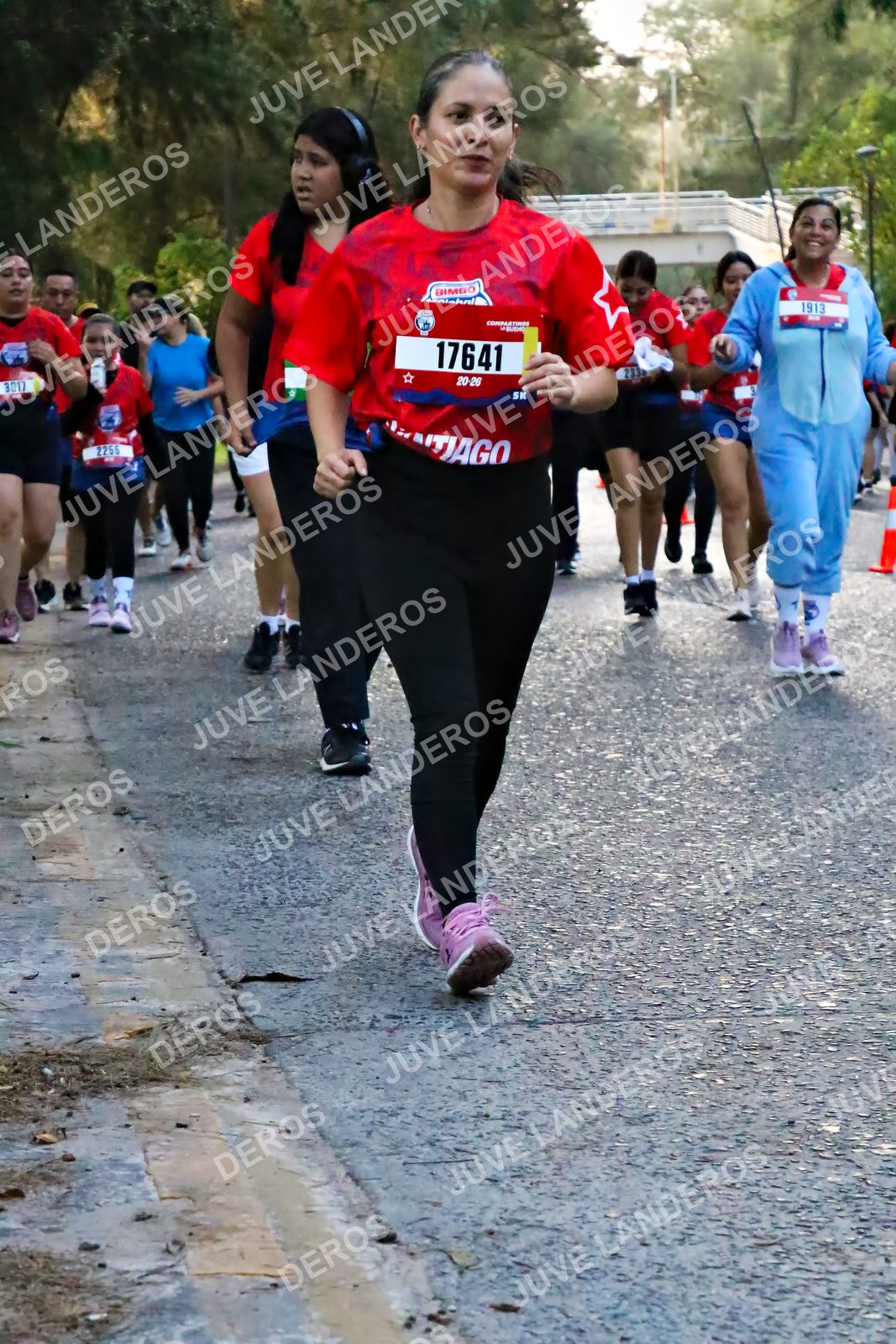 Foto de la CARRERA BIMBO GLOBAL RACE GUADALAJARA en Centro Comercial Andares, Blvd. Puerta de Hierro 4965, Zapopan a las 07:05 · dorsal 17641, 1913, 2255, 3017