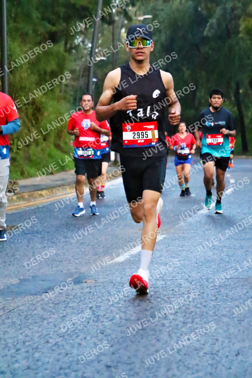 Foto de la CARRERA BIMBO GLOBAL RACE GUADALAJARA en Centro Comercial Andares, Blvd. Puerta de Hierro 4965, Zapopan a las 04:53 · dorsal 2995, 2896, 5662