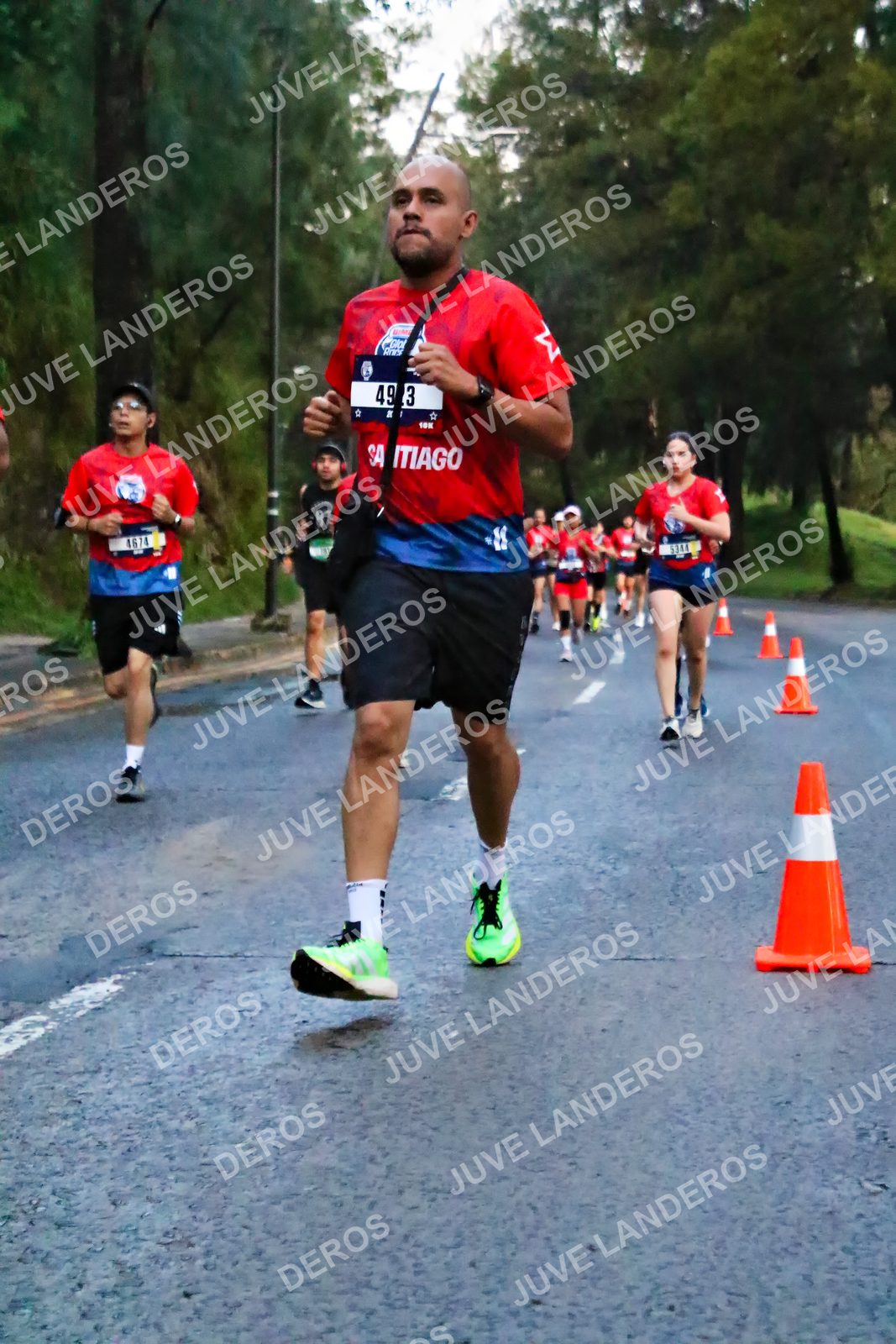 Foto de la CARRERA BIMBO GLOBAL RACE GUADALAJARA en Centro Comercial Andares, Blvd. Puerta de Hierro 4965, Zapopan a las 06:39 · dorsal 49, 87, 4674