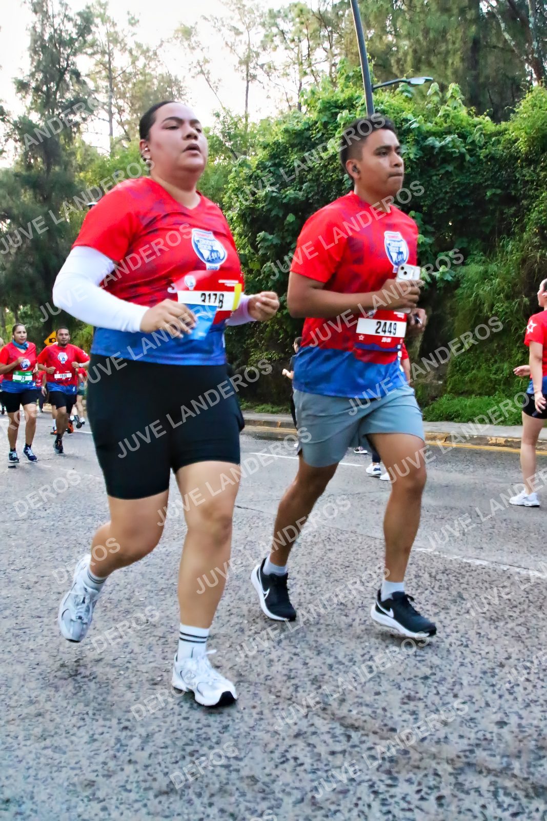 Foto de la CARRERA BIMBO GLOBAL RACE GUADALAJARA en Centro Comercial Andares, Blvd. Puerta de Hierro 4965, Zapopan a las 07:02 · dorsal 2449, 2178