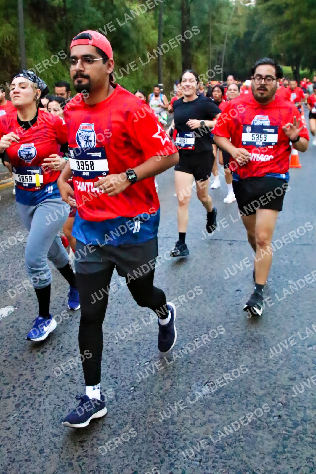 Foto de la CARRERA BIMBO GLOBAL RACE GUADALAJARA en Centro Comercial Andares, Blvd. Puerta de Hierro 4965, Zapopan a las 04:49 · dorsal 3958, 5353, 3959, 4087