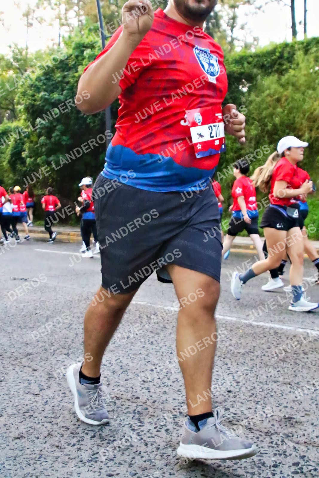 Foto de la CARRERA BIMBO GLOBAL RACE GUADALAJARA en Centro Comercial Andares, Blvd. Puerta de Hierro 4965, Zapopan a las 06:59 · dorsal 2711