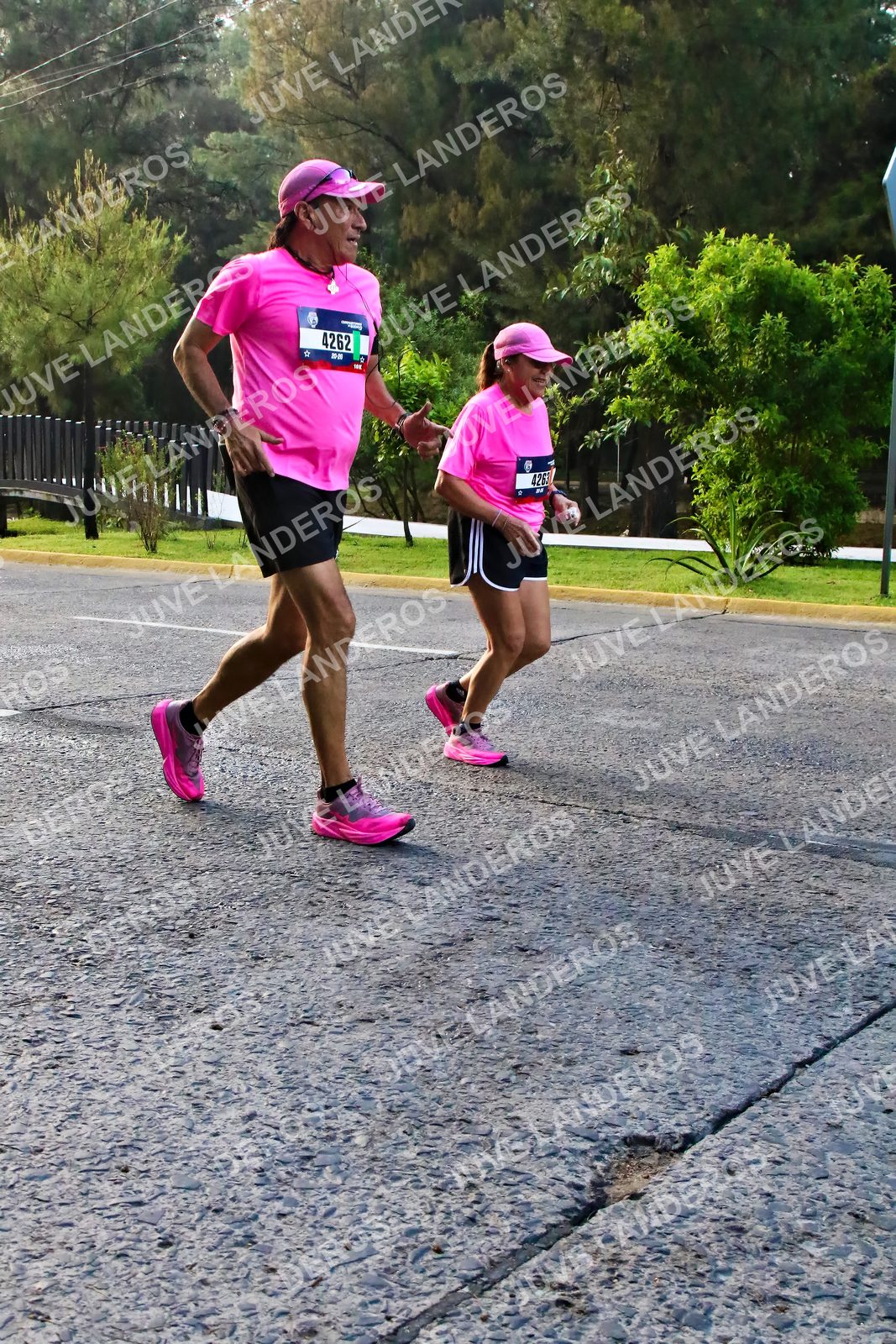 Foto de la CARRERA BIMBO GLOBAL RACE GUADALAJARA en Centro Comercial Andares, Blvd. Puerta de Hierro 4965, Zapopan a las 07:40 · dorsal 4262, 4263