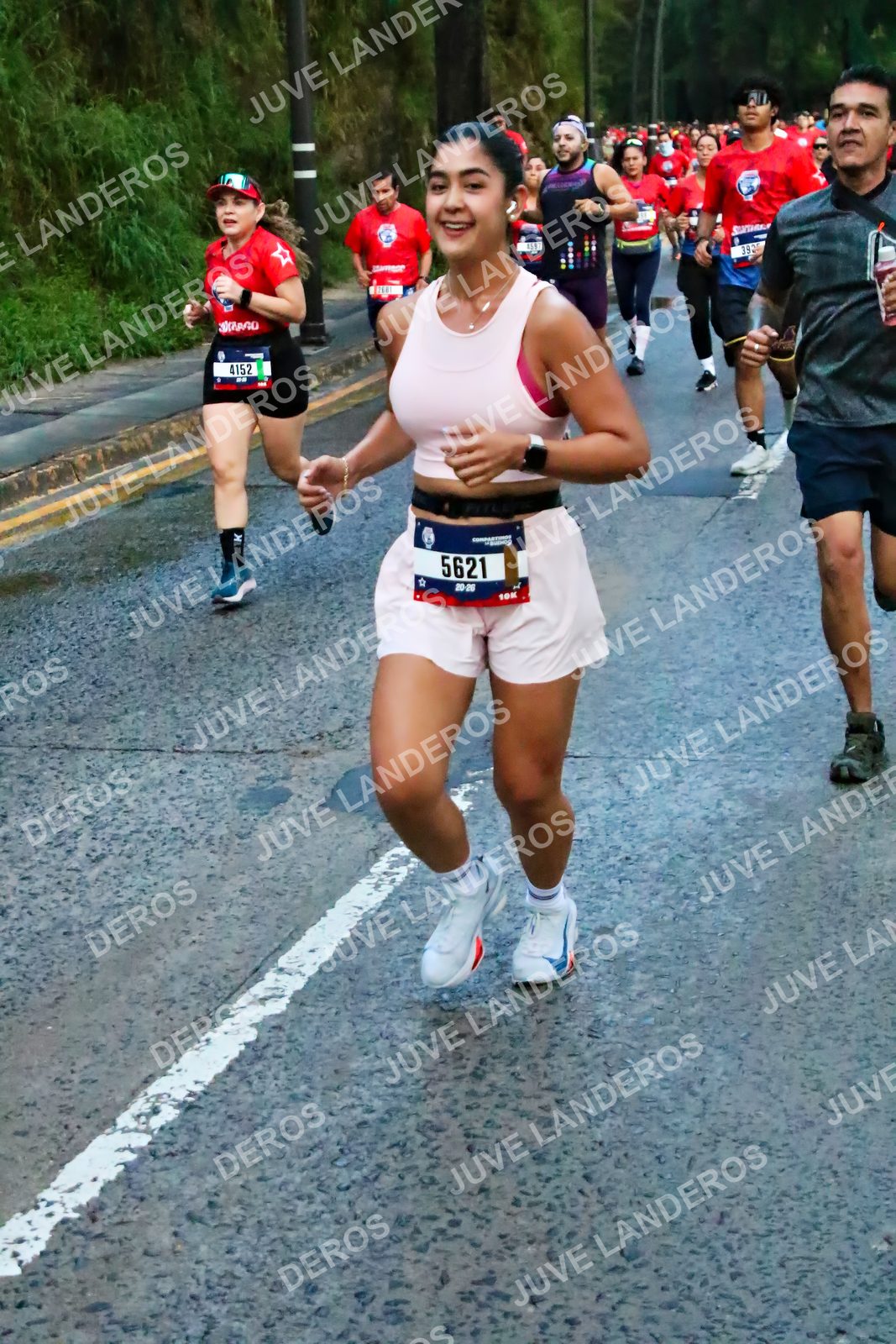 Foto de la CARRERA BIMBO GLOBAL RACE GUADALAJARA en Centro Comercial Andares, Blvd. Puerta de Hierro 4965, Zapopan a las 06:41 · dorsal 5621, 4152, 392