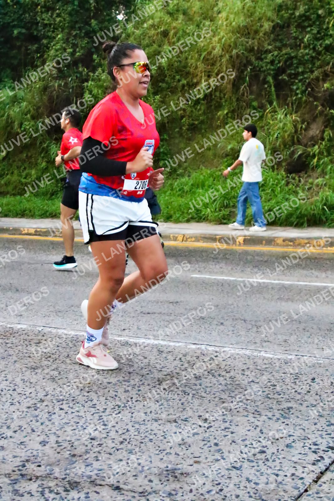Foto de la CARRERA BIMBO GLOBAL RACE GUADALAJARA en Centro Comercial Andares, Blvd. Puerta de Hierro 4965, Zapopan a las 06:55 · dorsal 2706