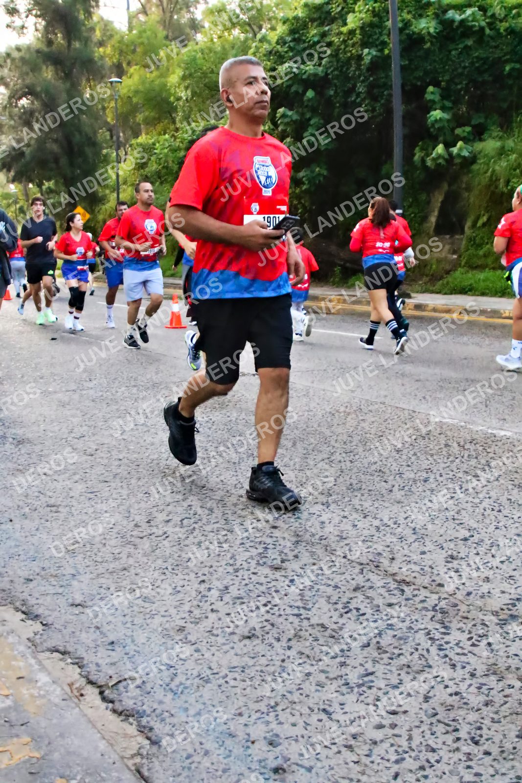 Foto de la CARRERA BIMBO GLOBAL RACE GUADALAJARA en Centro Comercial Andares, Blvd. Puerta de Hierro 4965, Zapopan a las 07:01 · dorsal 1901