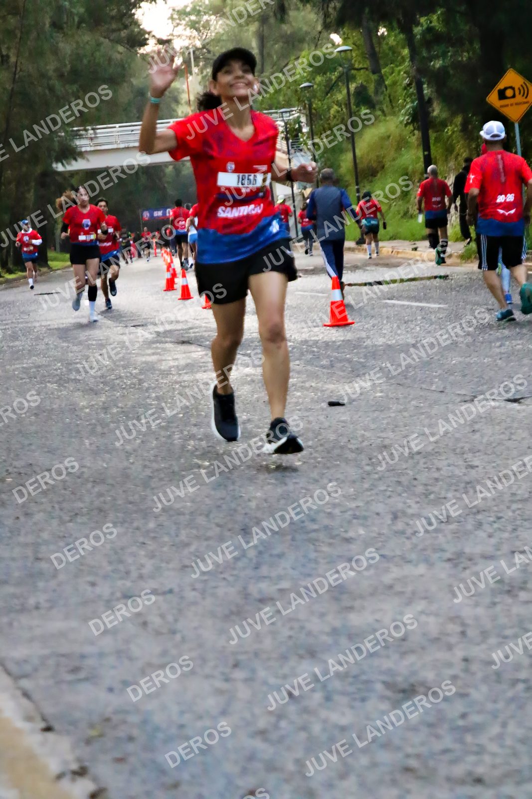 Foto de la CARRERA BIMBO GLOBAL RACE GUADALAJARA en Centro Comercial Andares, Blvd. Puerta de Hierro 4965, Zapopan a las 04:57 · dorsal 1856