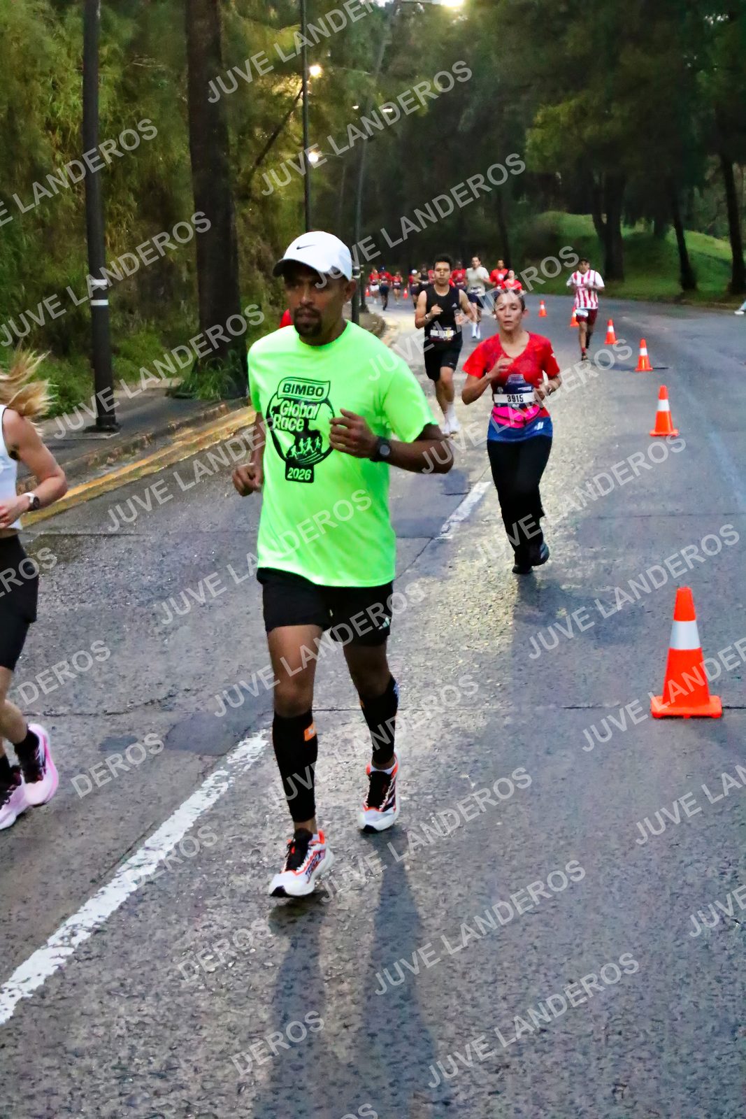 Foto de la CARRERA BIMBO GLOBAL RACE GUADALAJARA en Centro Comercial Andares, Blvd. Puerta de Hierro 4965, Zapopan a las 06:37 · dorsal 3915