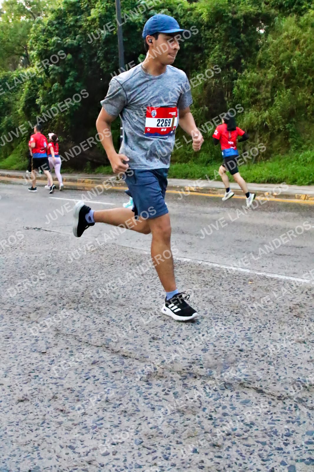 Foto de la CARRERA BIMBO GLOBAL RACE GUADALAJARA en Centro Comercial Andares, Blvd. Puerta de Hierro 4965, Zapopan a las 04:58 · dorsal 2269