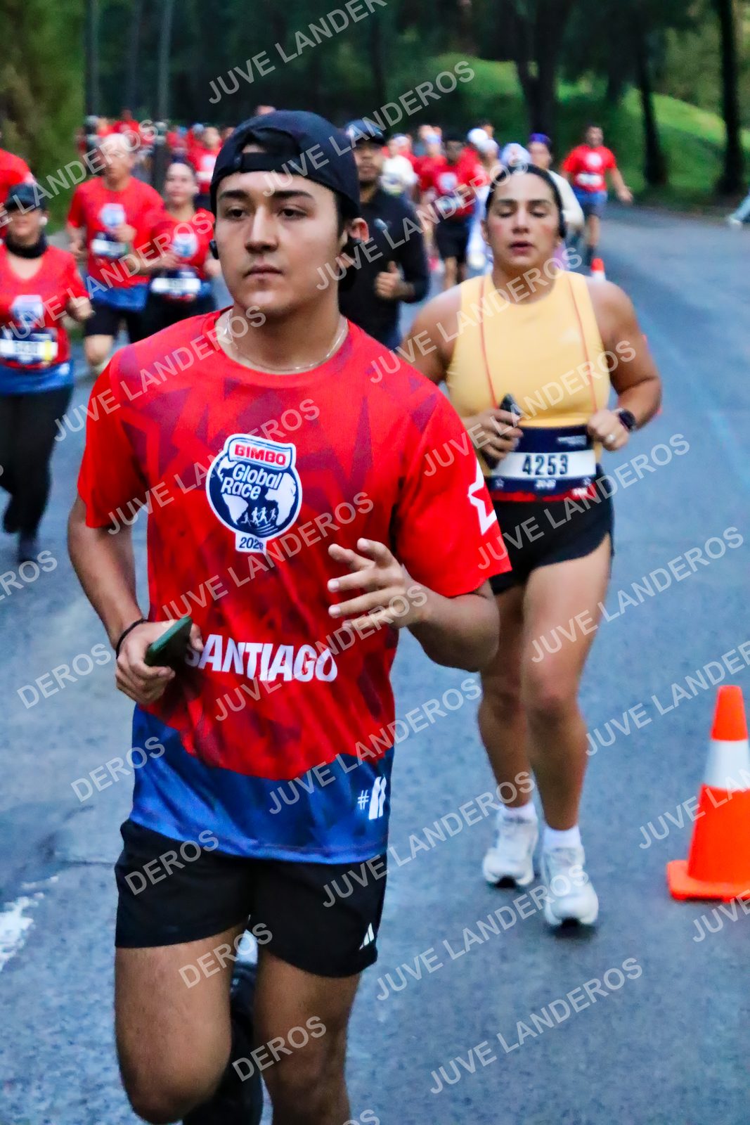Foto de la CARRERA BIMBO GLOBAL RACE GUADALAJARA en Centro Comercial Andares, Blvd. Puerta de Hierro 4965, Zapopan a las 06:41 · dorsal 4253, 202