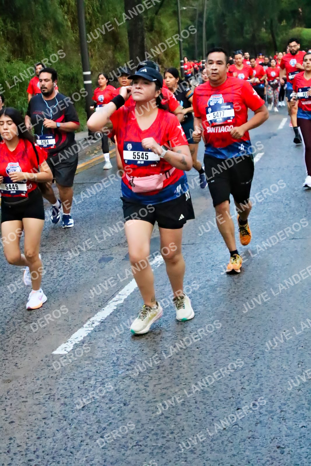 Foto de la CARRERA BIMBO GLOBAL RACE GUADALAJARA en Centro Comercial Andares, Blvd. Puerta de Hierro 4965, Zapopan a las 04:50 · dorsal 5545, 5477, 5449, 5164