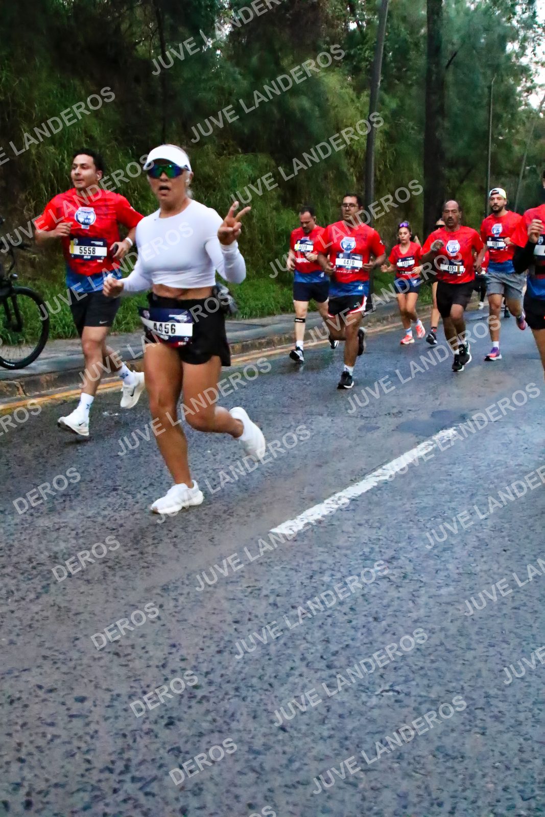 Foto de la CARRERA BIMBO GLOBAL RACE GUADALAJARA en Centro Comercial Andares, Blvd. Puerta de Hierro 4965, Zapopan a las 06:40 · dorsal 5558, 4456, 4470