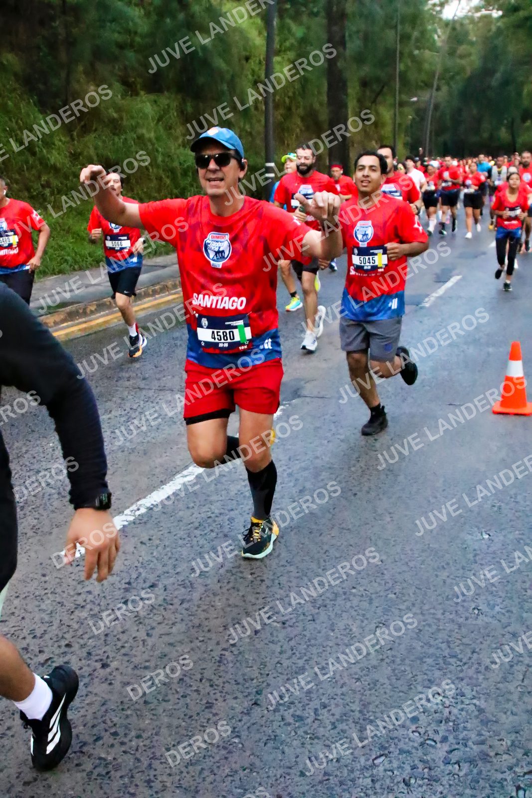Foto de la CARRERA BIMBO GLOBAL RACE GUADALAJARA en Centro Comercial Andares, Blvd. Puerta de Hierro 4965, Zapopan a las 04:48 · dorsal 4580, 5045, 480