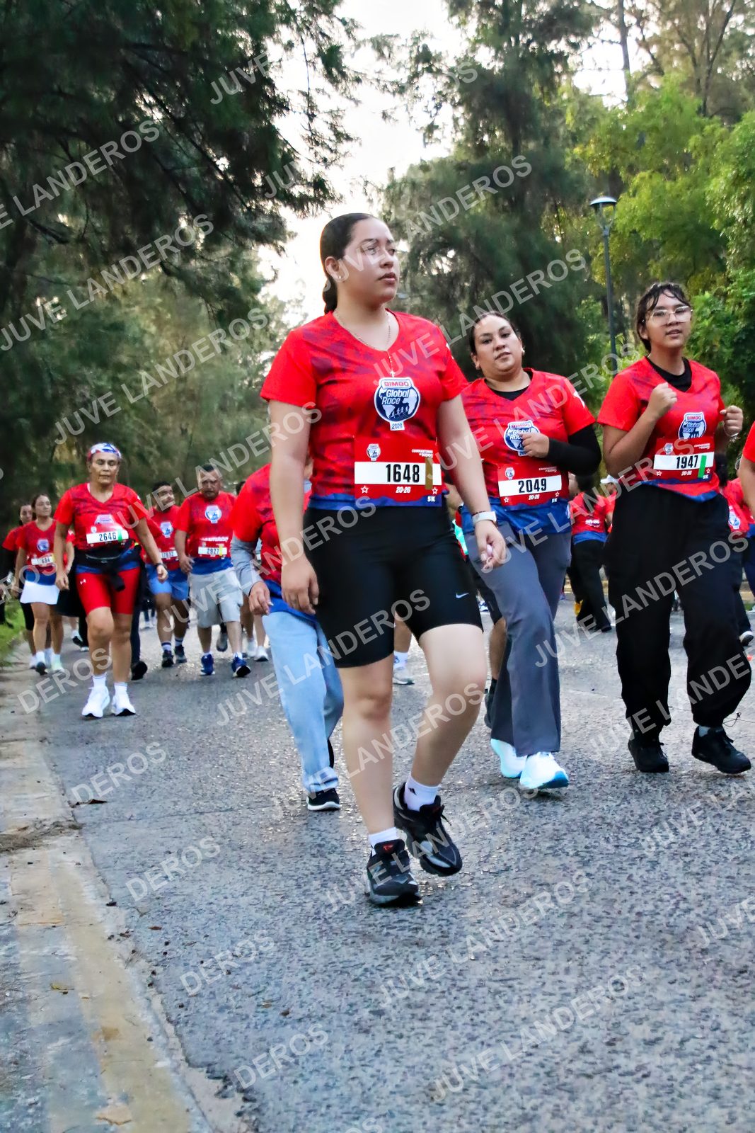 Foto de la CARRERA BIMBO GLOBAL RACE GUADALAJARA en Centro Comercial Andares, Blvd. Puerta de Hierro 4965, Zapopan a las 07:02 · dorsal 1648, 1947, 2049, 2646