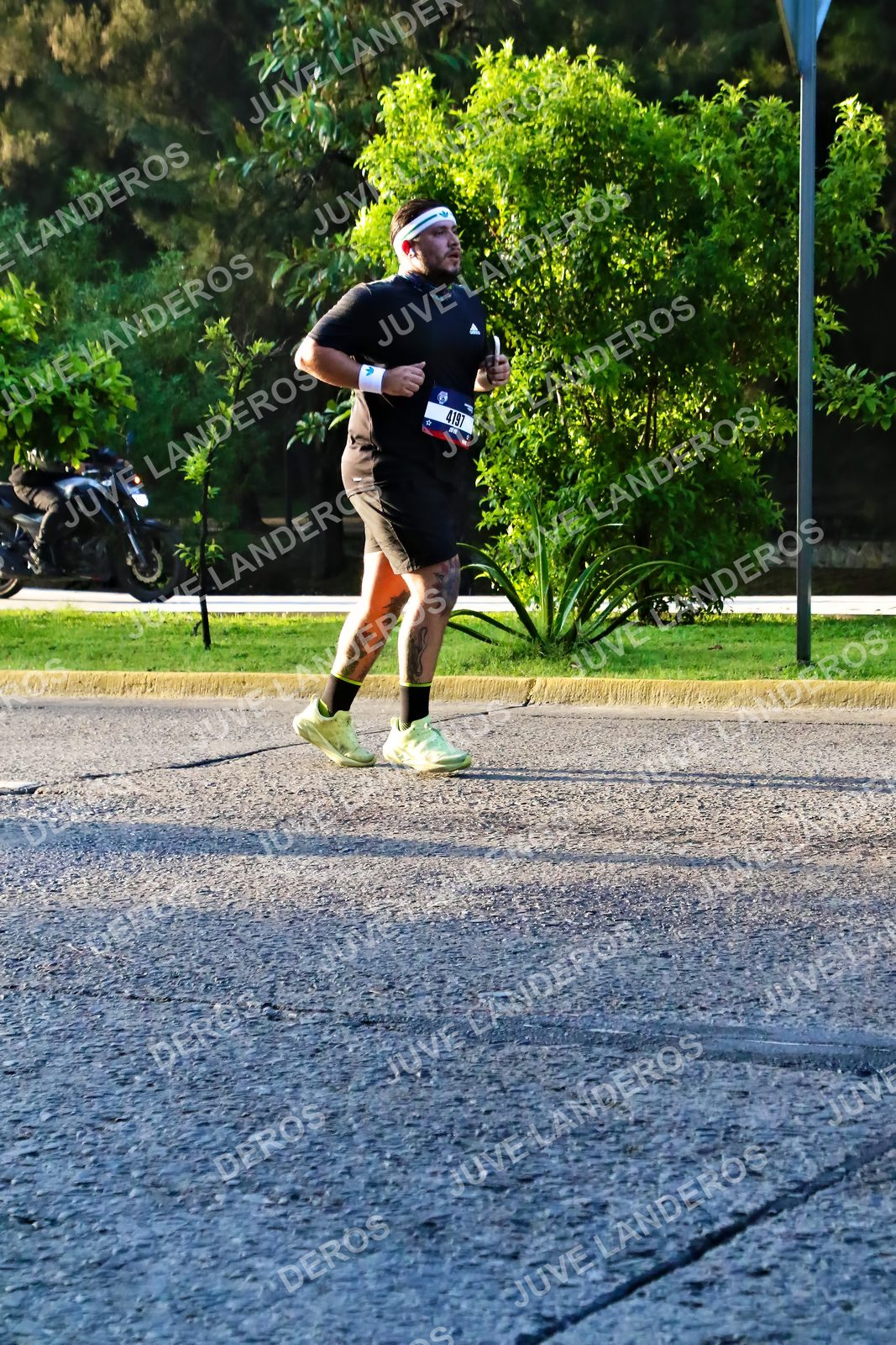 Foto de la CARRERA BIMBO GLOBAL RACE GUADALAJARA en Centro Comercial Andares, Blvd. Puerta de Hierro 4965, Zapopan a las 07:33 · dorsal 4197
