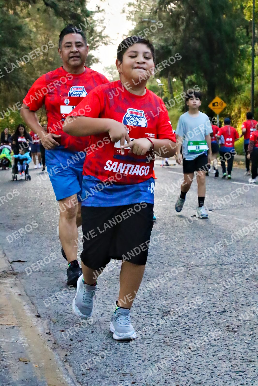Foto de la CARRERA BIMBO GLOBAL RACE GUADALAJARA en Centro Comercial Andares, Blvd. Puerta de Hierro 4965, Zapopan a las 07:07 · dorsal 36