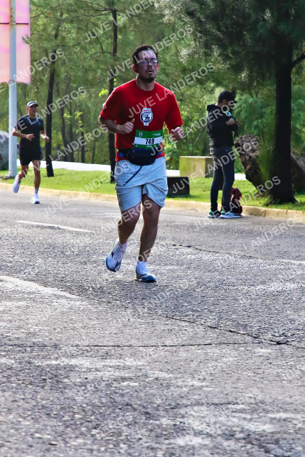 Foto de la CARRERA BIMBO GLOBAL RACE GUADALAJARA en Centro Comercial Andares, Blvd. Puerta de Hierro 4965, Zapopan a las 07:44 · dorsal 749