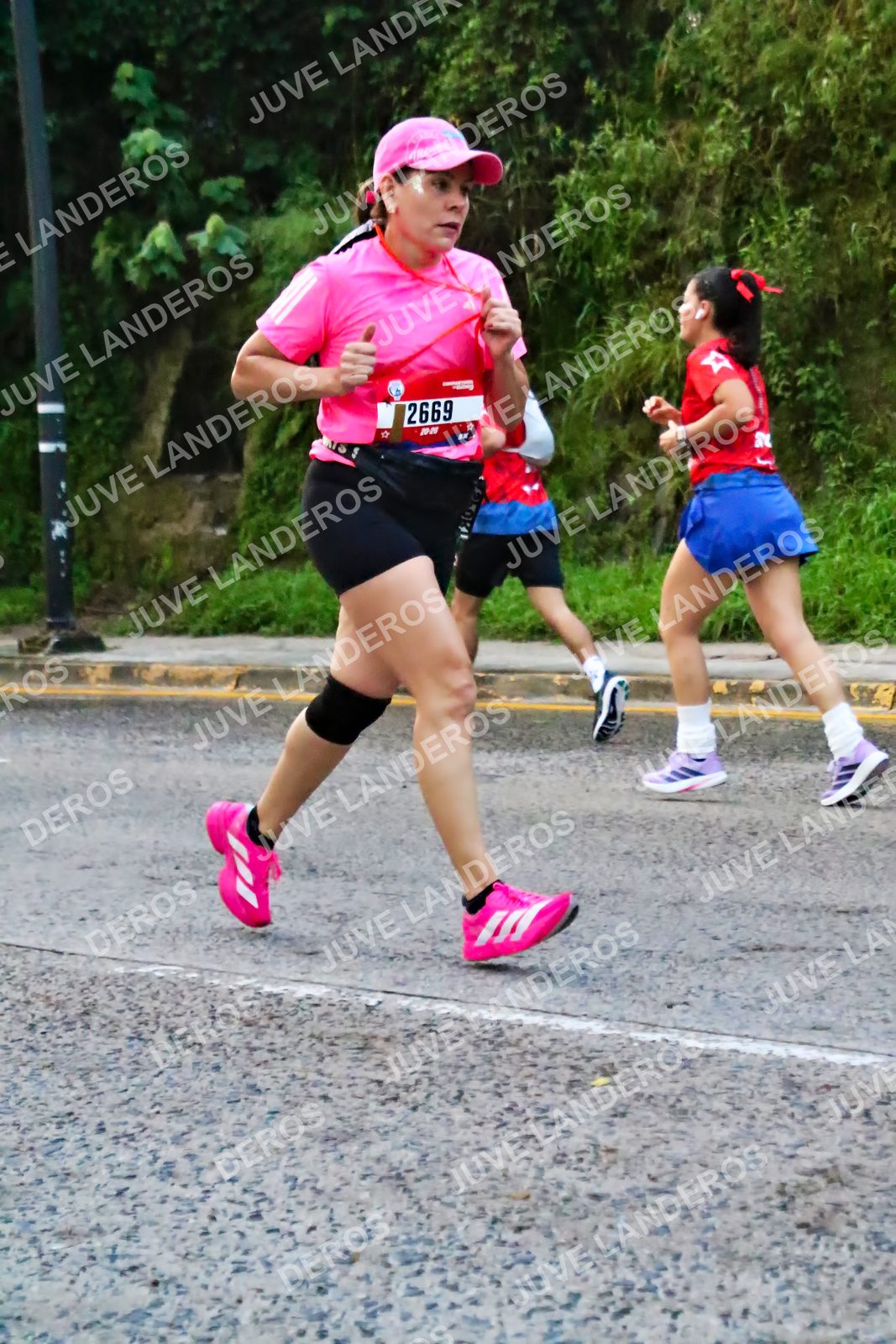 Foto de la CARRERA BIMBO GLOBAL RACE GUADALAJARA en Centro Comercial Andares, Blvd. Puerta de Hierro 4965, Zapopan a las 04:58 · dorsal 2669