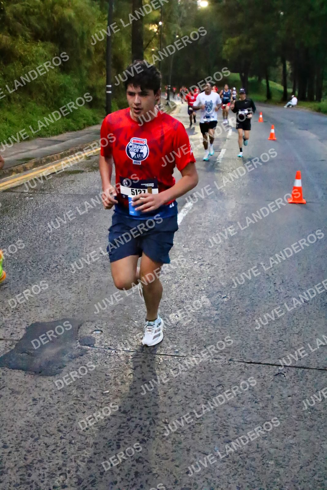 Foto de la CARRERA BIMBO GLOBAL RACE GUADALAJARA en Centro Comercial Andares, Blvd. Puerta de Hierro 4965, Zapopan a las 06:37 · dorsal 5127, 2020