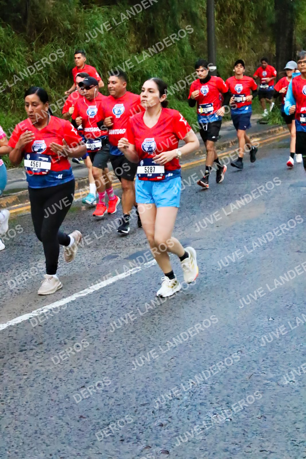 Foto de la CARRERA BIMBO GLOBAL RACE GUADALAJARA en Centro Comercial Andares, Blvd. Puerta de Hierro 4965, Zapopan a las 04:49 · dorsal 5287, 4561, 4876