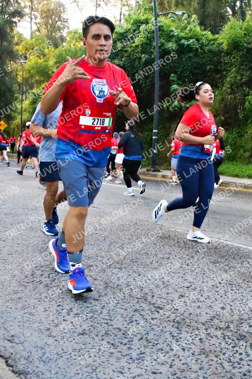 Foto de la CARRERA BIMBO GLOBAL RACE GUADALAJARA en Centro Comercial Andares, Blvd. Puerta de Hierro 4965, Zapopan a las 06:59 · dorsal 2718