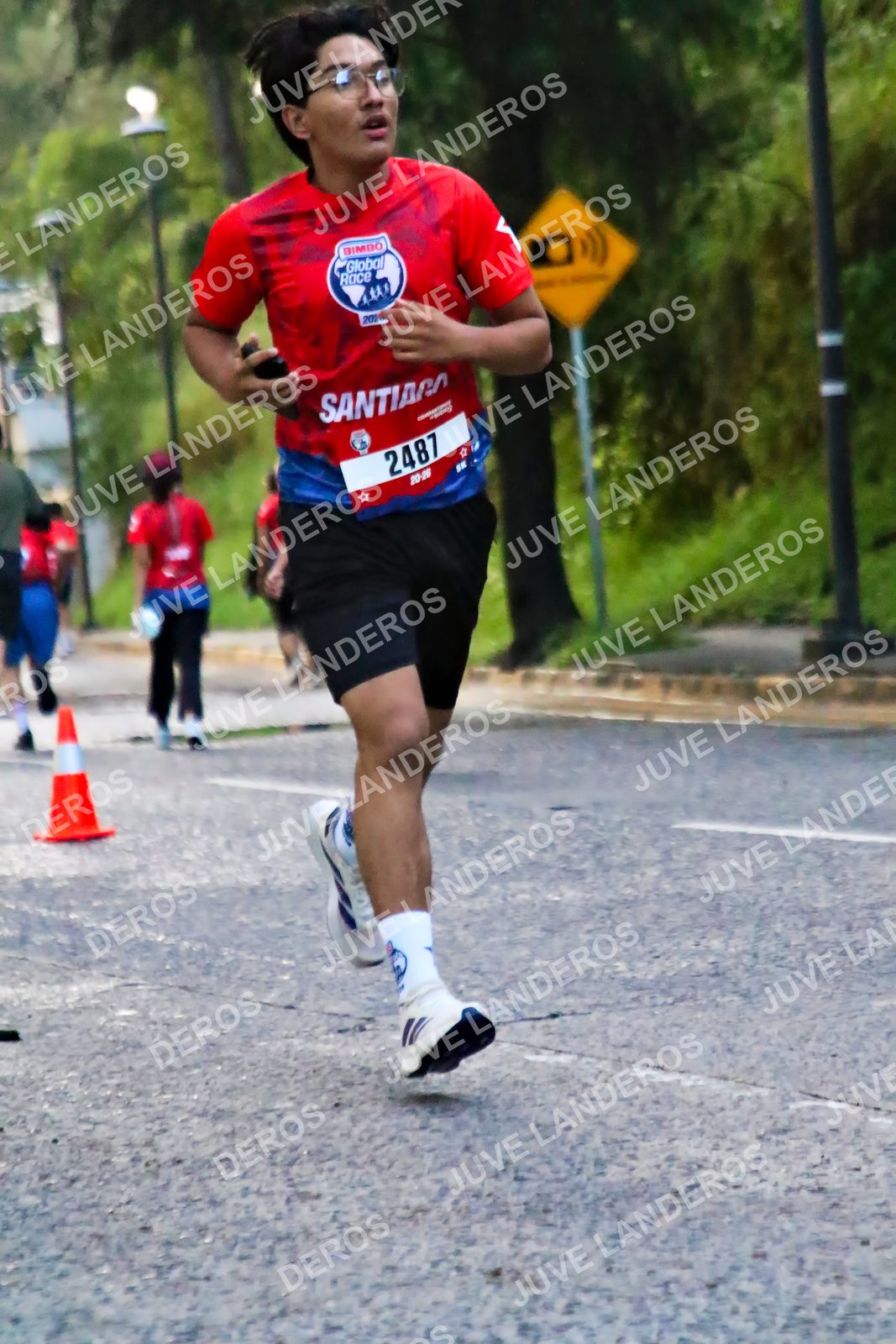 Foto de la CARRERA BIMBO GLOBAL RACE GUADALAJARA en Centro Comercial Andares, Blvd. Puerta de Hierro 4965, Zapopan a las 04:56 · dorsal 2487, 202