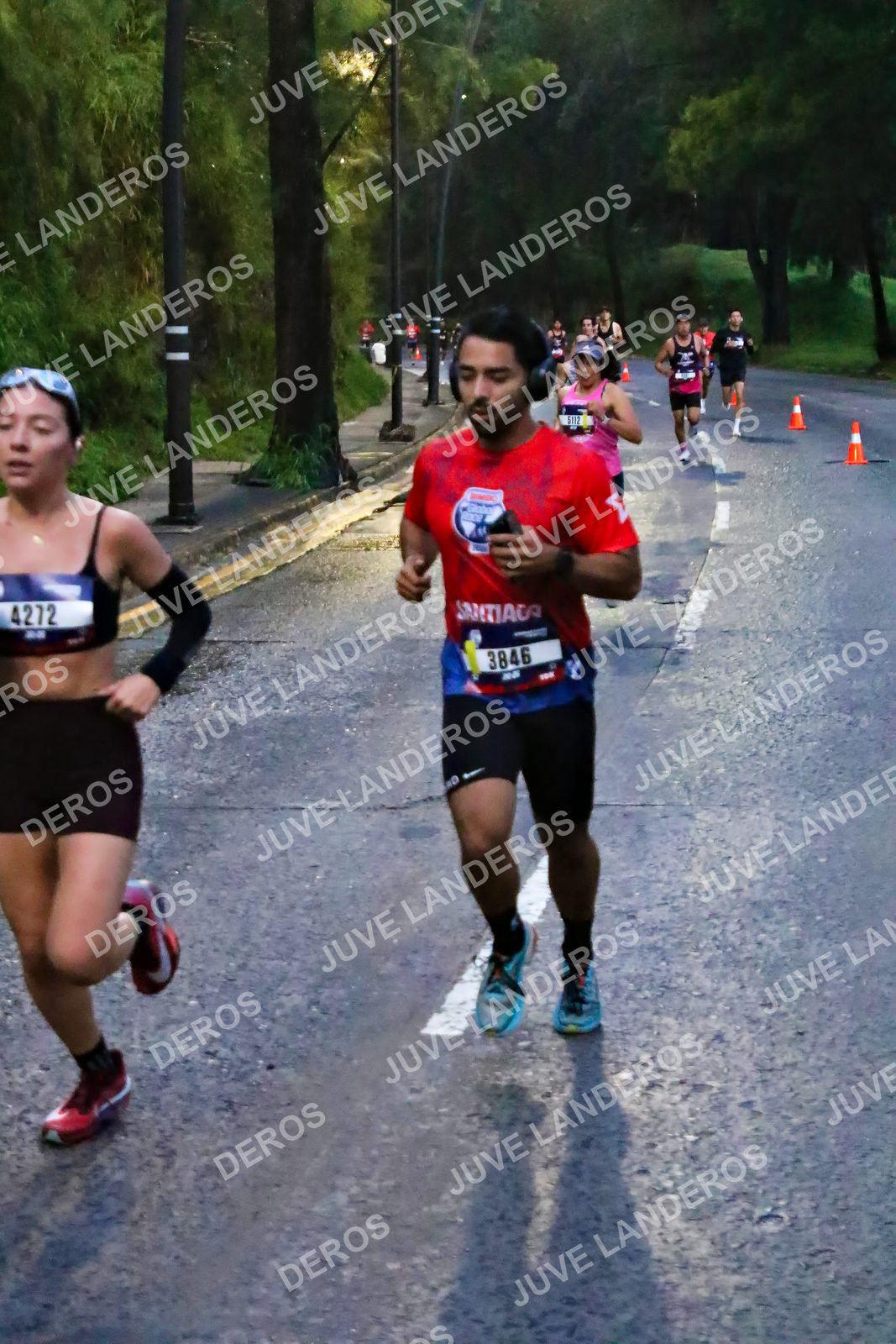 Foto de la CARRERA BIMBO GLOBAL RACE GUADALAJARA en Centro Comercial Andares, Blvd. Puerta de Hierro 4965, Zapopan a las 06:36 · dorsal 4272, 3846, 5112