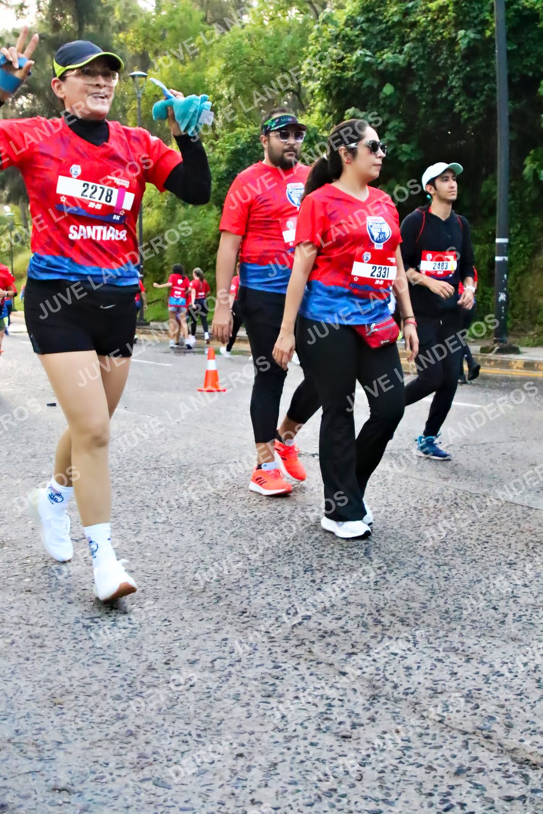 Foto de la CARRERA BIMBO GLOBAL RACE GUADALAJARA en Centro Comercial Andares, Blvd. Puerta de Hierro 4965, Zapopan a las 07:03 · dorsal 2483, 2278, 2331