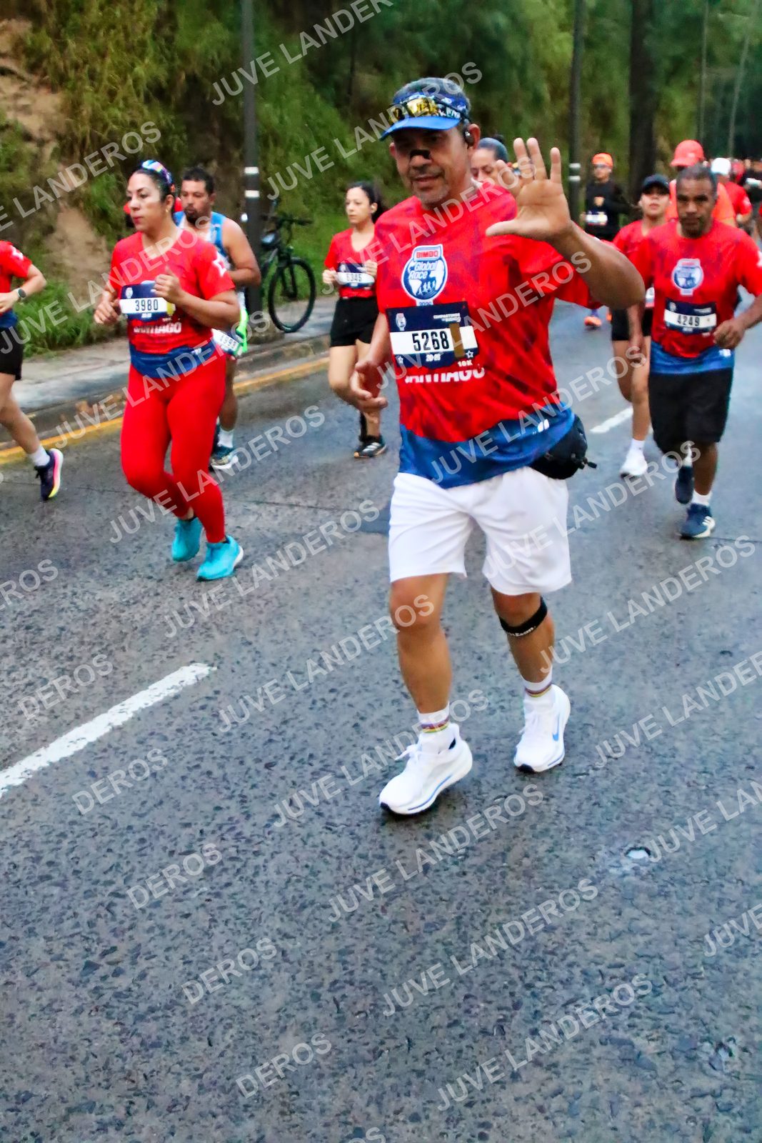 Foto de la CARRERA BIMBO GLOBAL RACE GUADALAJARA en Centro Comercial Andares, Blvd. Puerta de Hierro 4965, Zapopan a las 04:49 · dorsal 5268, 3980, 4249, 5345