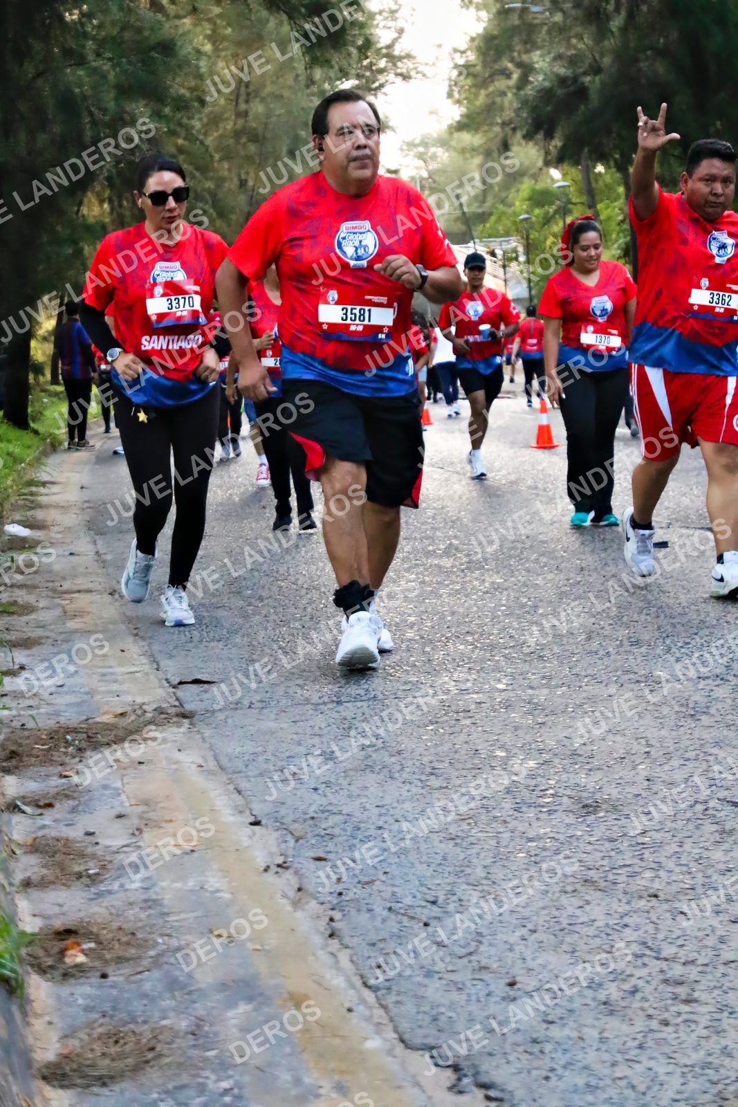 Foto de la CARRERA BIMBO GLOBAL RACE GUADALAJARA en Centro Comercial Andares, Blvd. Puerta de Hierro 4965, Zapopan a las 07:04 · dorsal 3362, 3370, 3581, 1370
