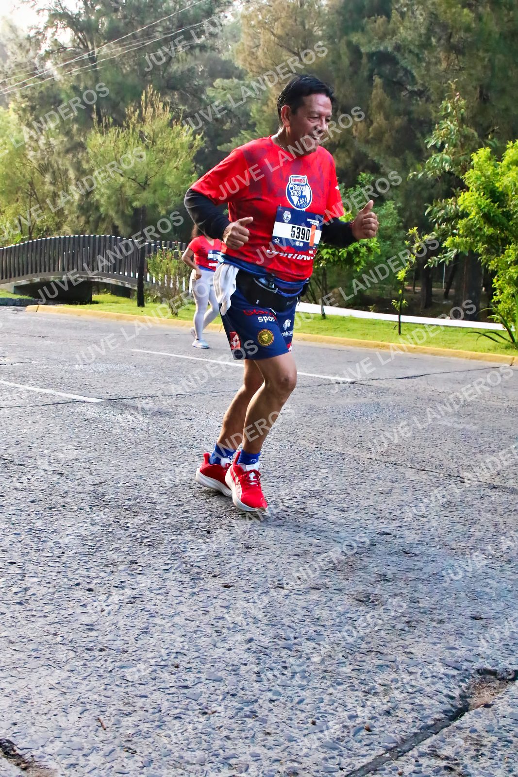 Foto de la CARRERA BIMBO GLOBAL RACE GUADALAJARA en Centro Comercial Andares, Blvd. Puerta de Hierro 4965, Zapopan a las 07:36 · dorsal 5390