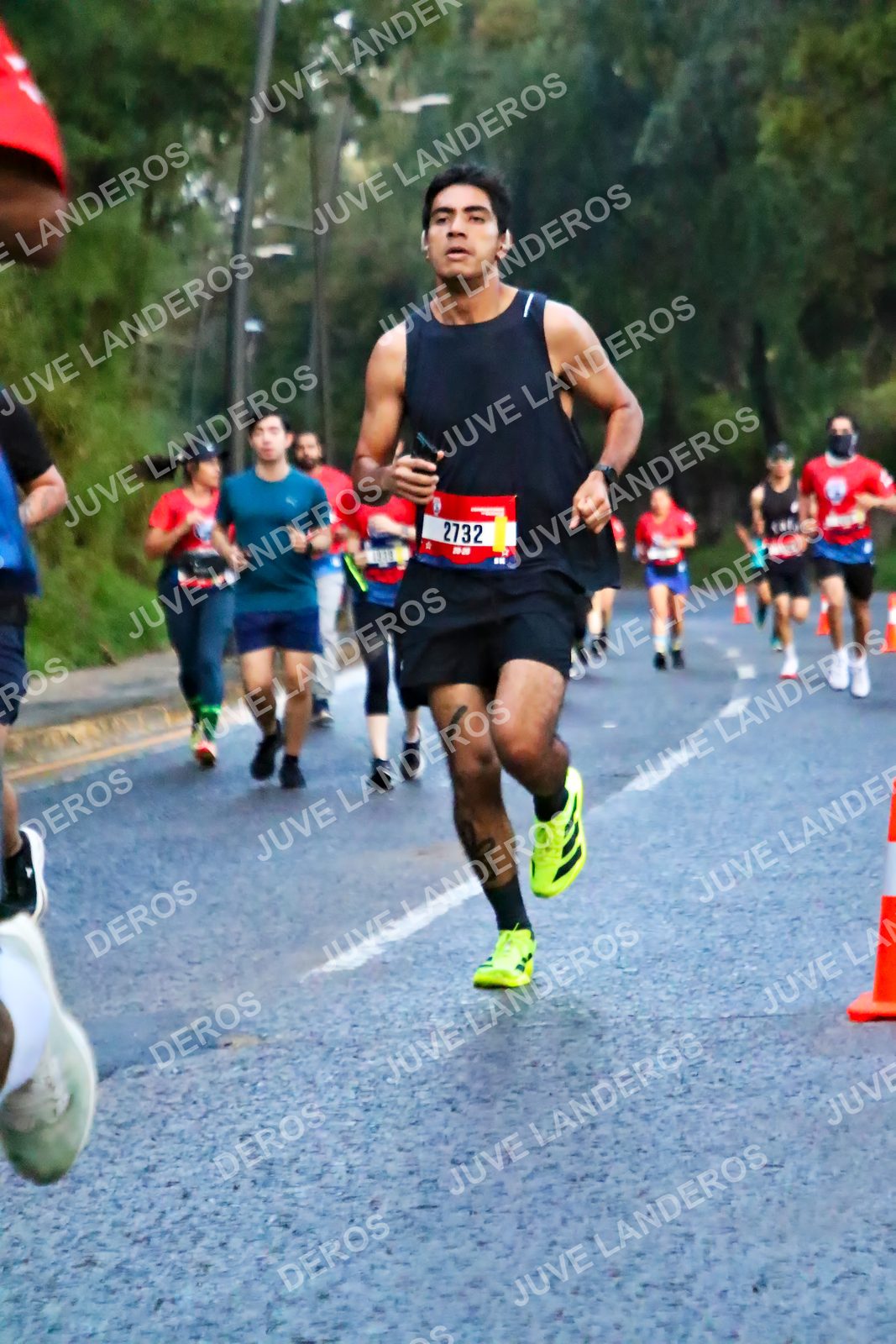 Foto de la CARRERA BIMBO GLOBAL RACE GUADALAJARA en Centro Comercial Andares, Blvd. Puerta de Hierro 4965, Zapopan a las 04:53 · dorsal 2732