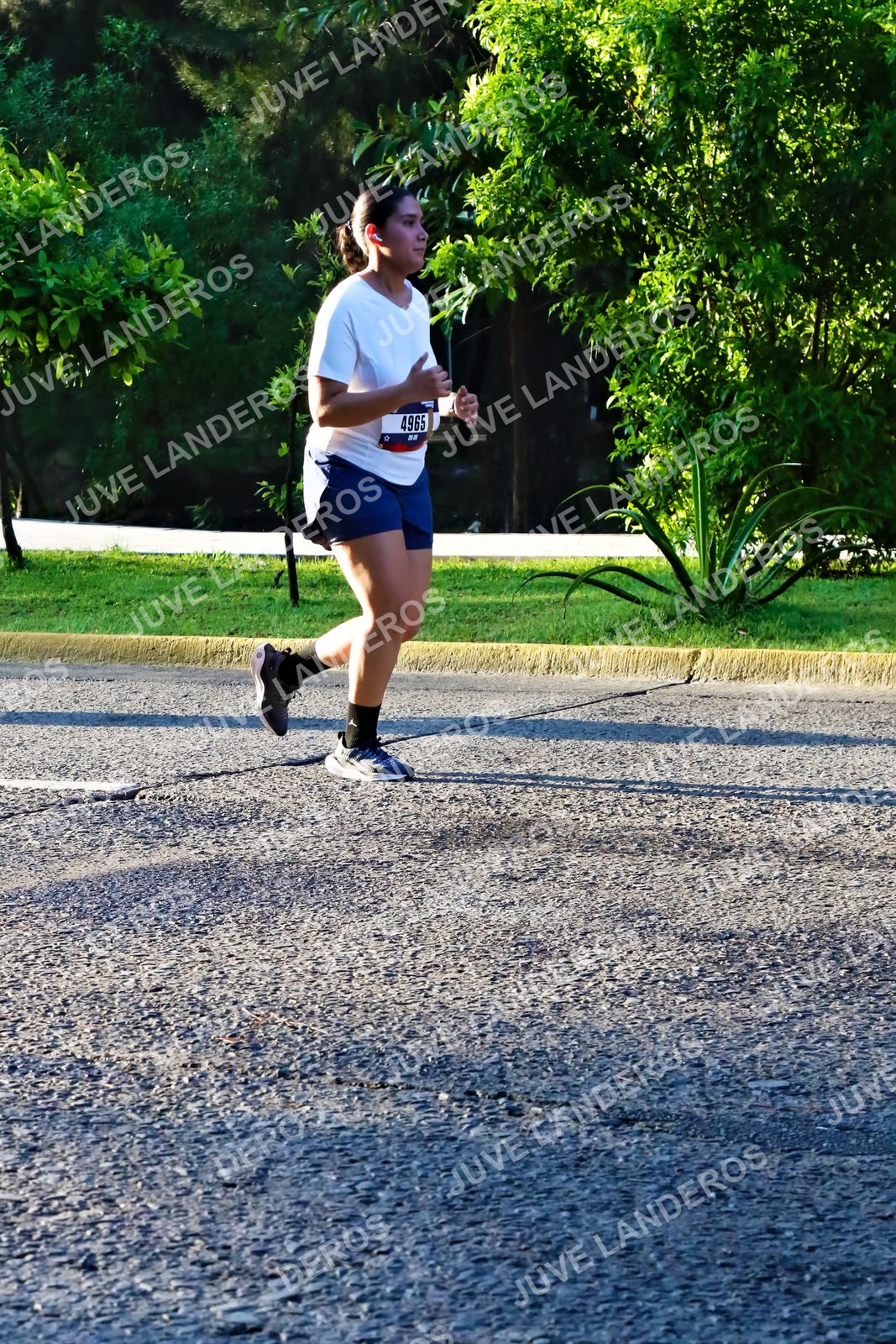 Foto de la CARRERA BIMBO GLOBAL RACE GUADALAJARA en Centro Comercial Andares, Blvd. Puerta de Hierro 4965, Zapopan a las 07:30 · dorsal 4965