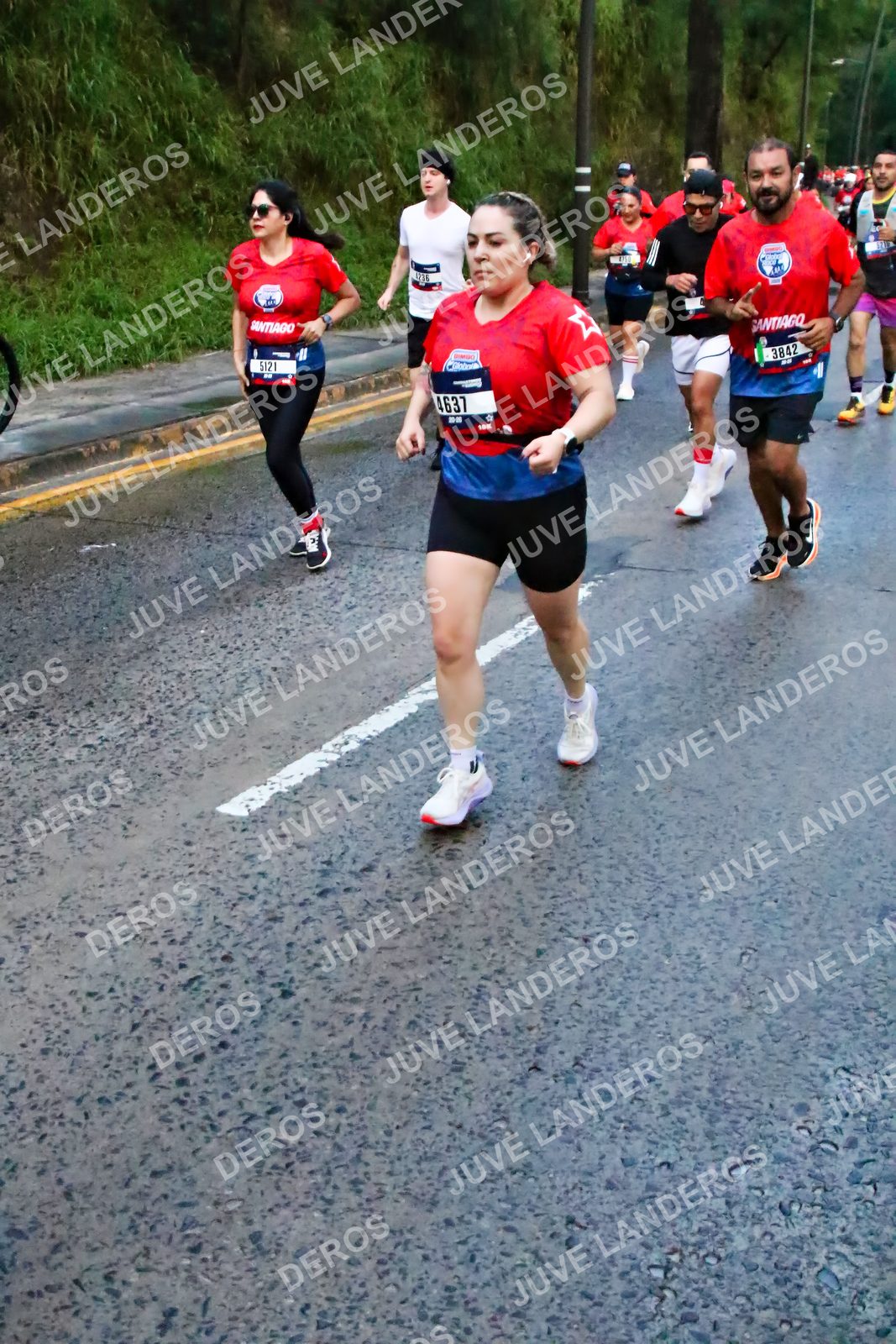 Foto de la CARRERA BIMBO GLOBAL RACE GUADALAJARA en Centro Comercial Andares, Blvd. Puerta de Hierro 4965, Zapopan a las 04:48 · dorsal 4637, 5121, 3842