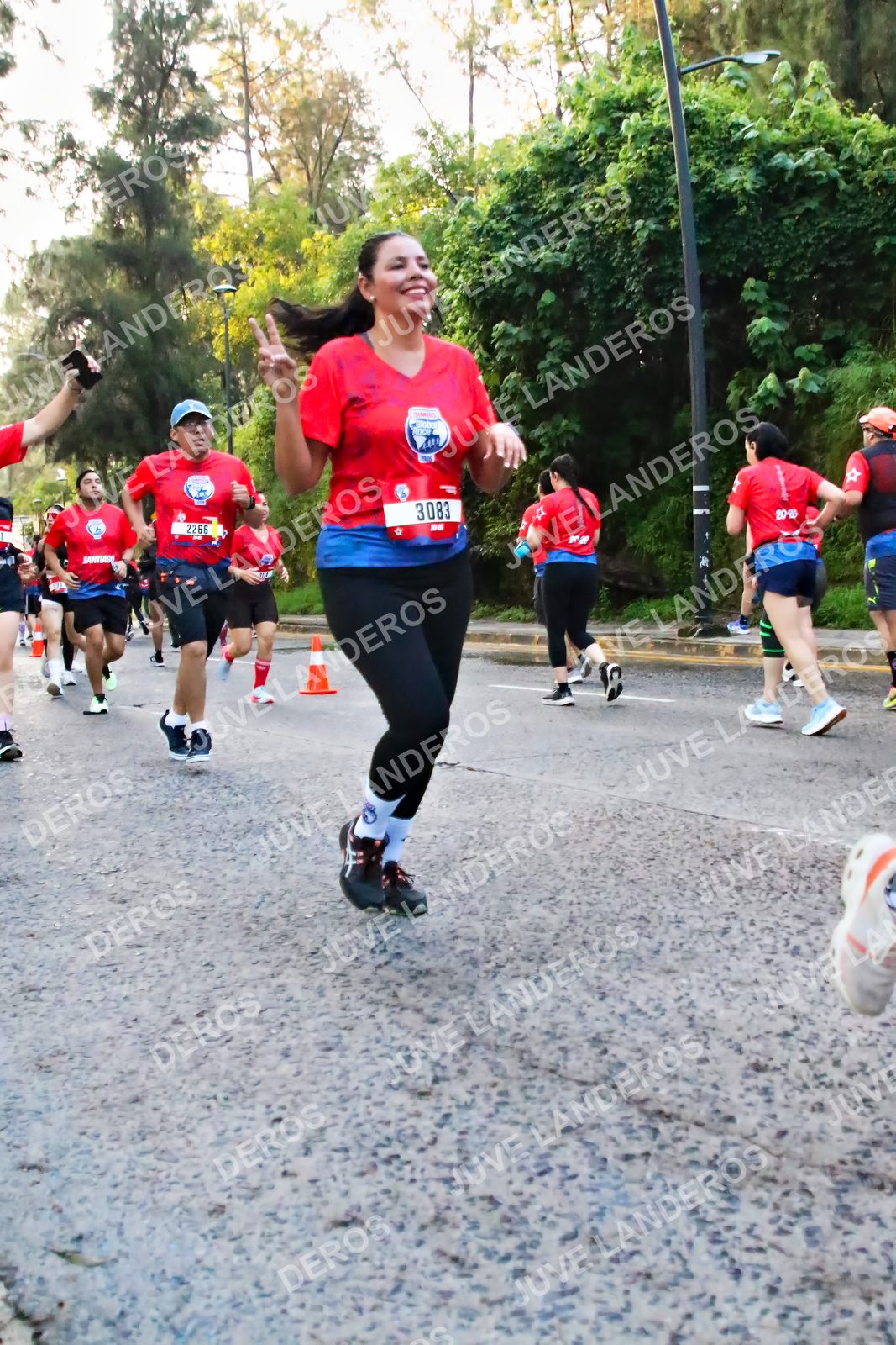 Foto de la CARRERA BIMBO GLOBAL RACE GUADALAJARA en Centro Comercial Andares, Blvd. Puerta de Hierro 4965, Zapopan a las 06:57 · dorsal 3083, 2266